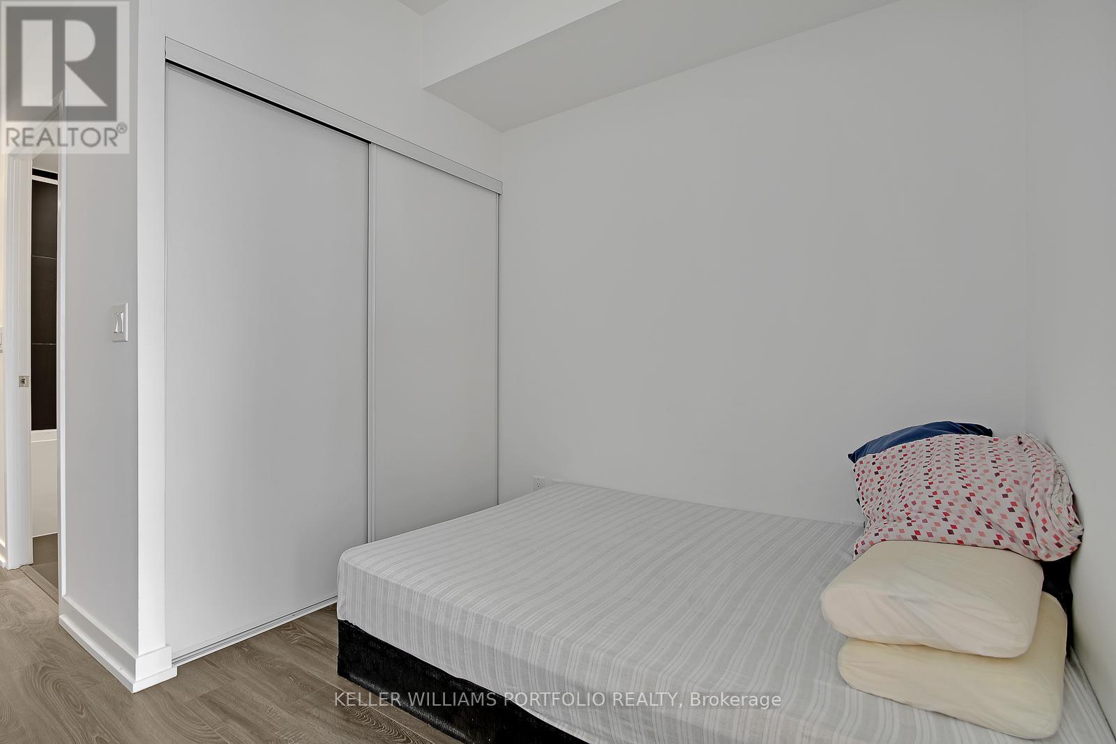 618 - 20 Edward Street, Toronto, Ontario  M5G 0C5 - Photo 5 - C13875586