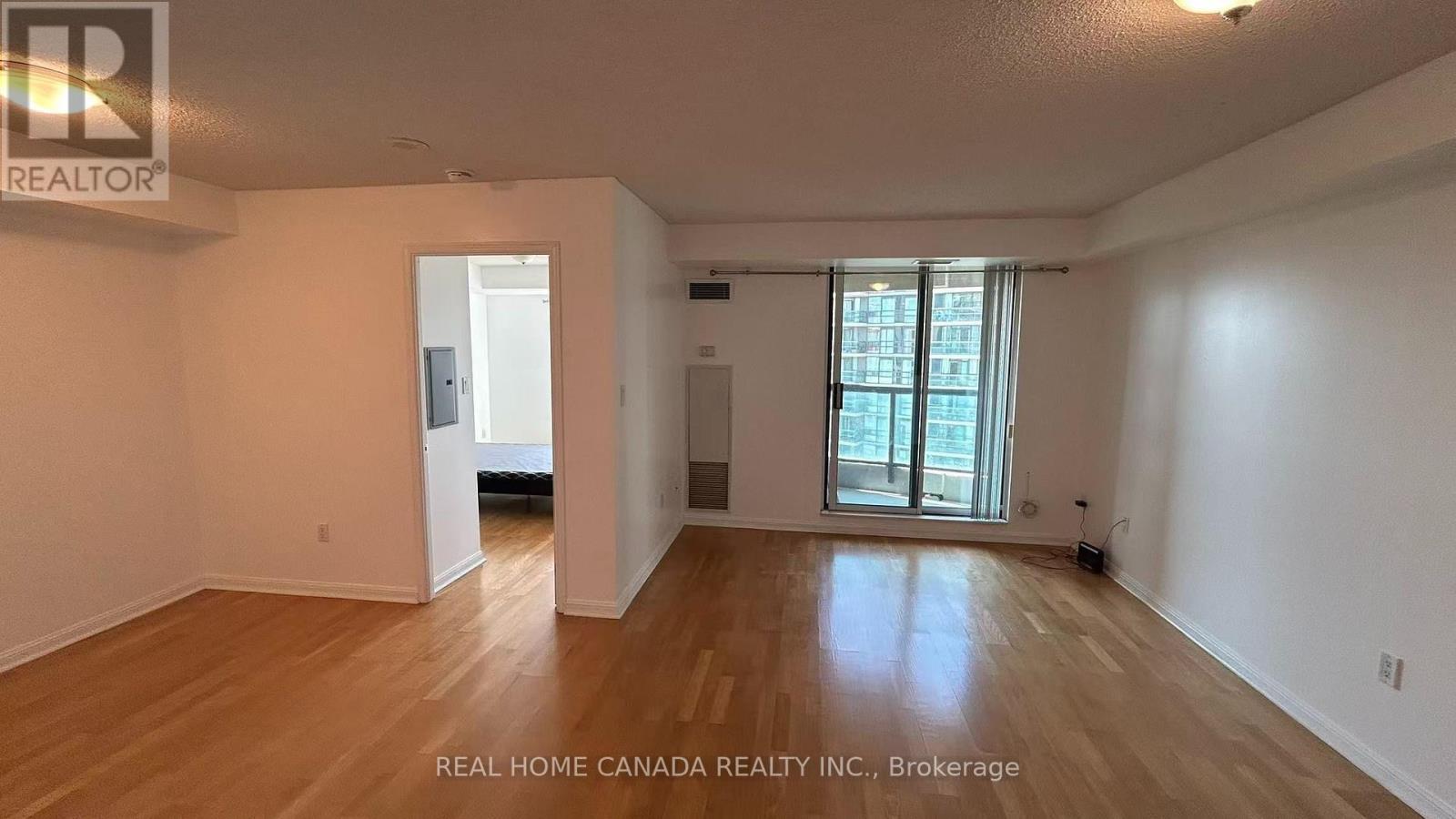 1810 - 23 Lorraine Drive, Toronto, Ontario  M2N 6Z6 - Photo 3 - C13875610