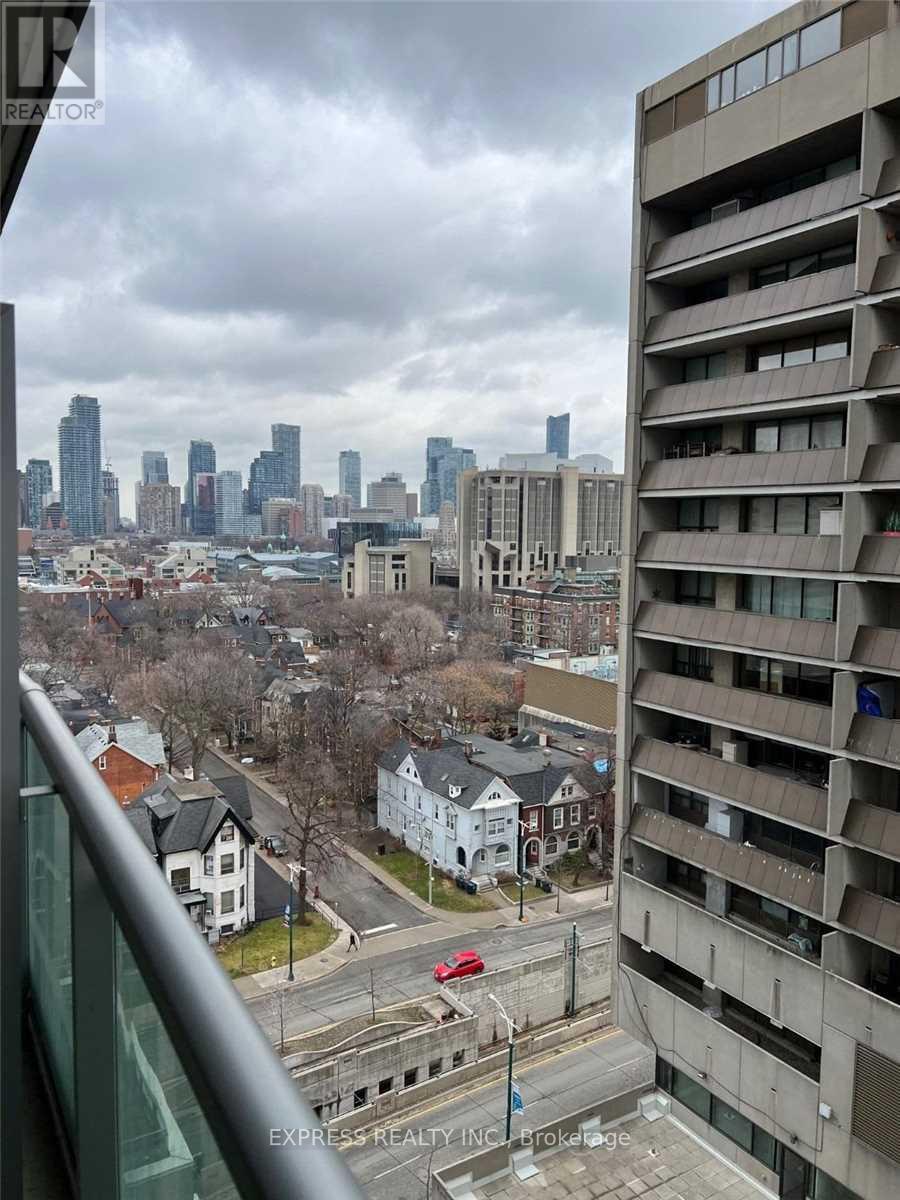 1302 - 736 SPADINA AVENUE
