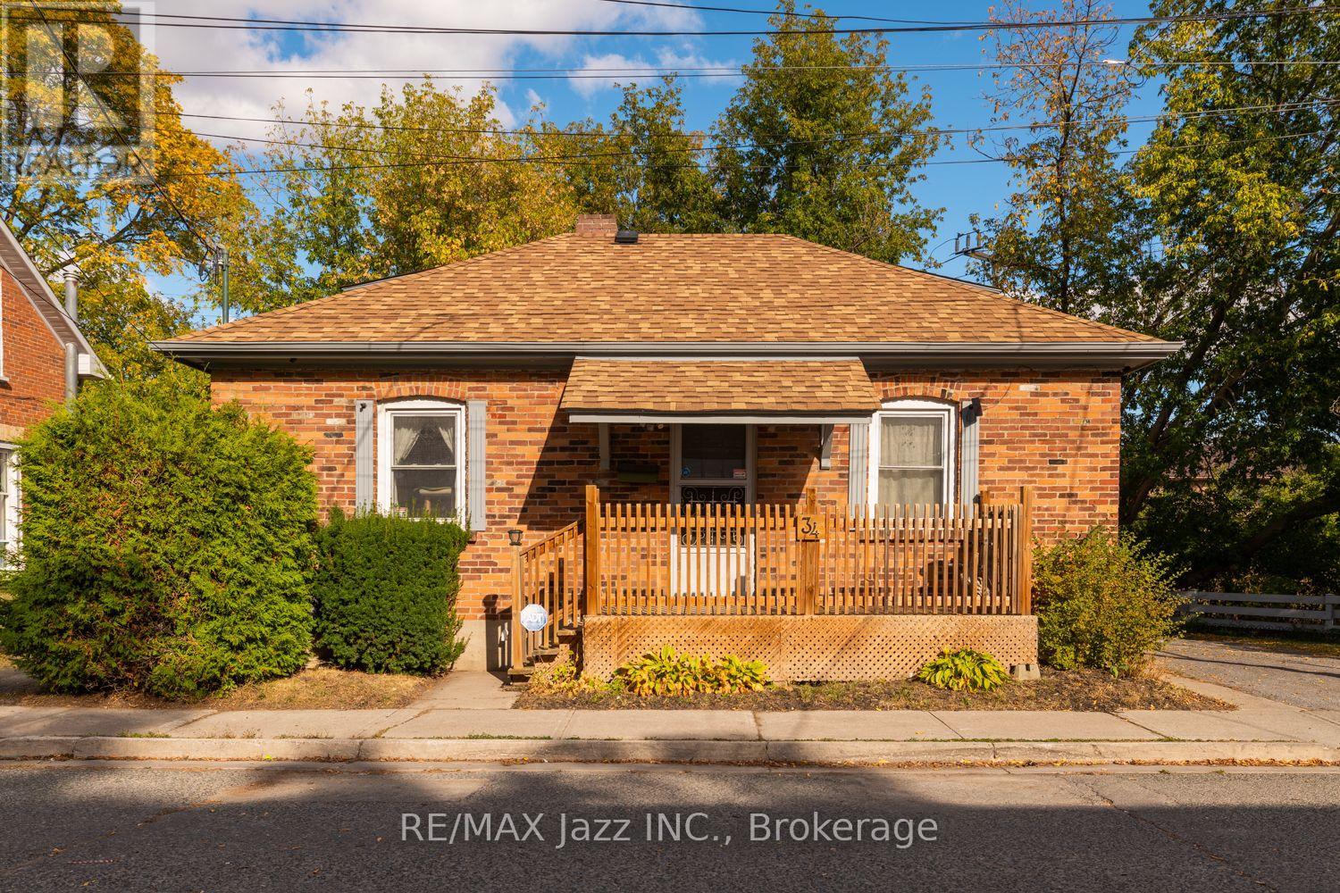 34 JACKSON AVENUE, Peterborough, Ontario
