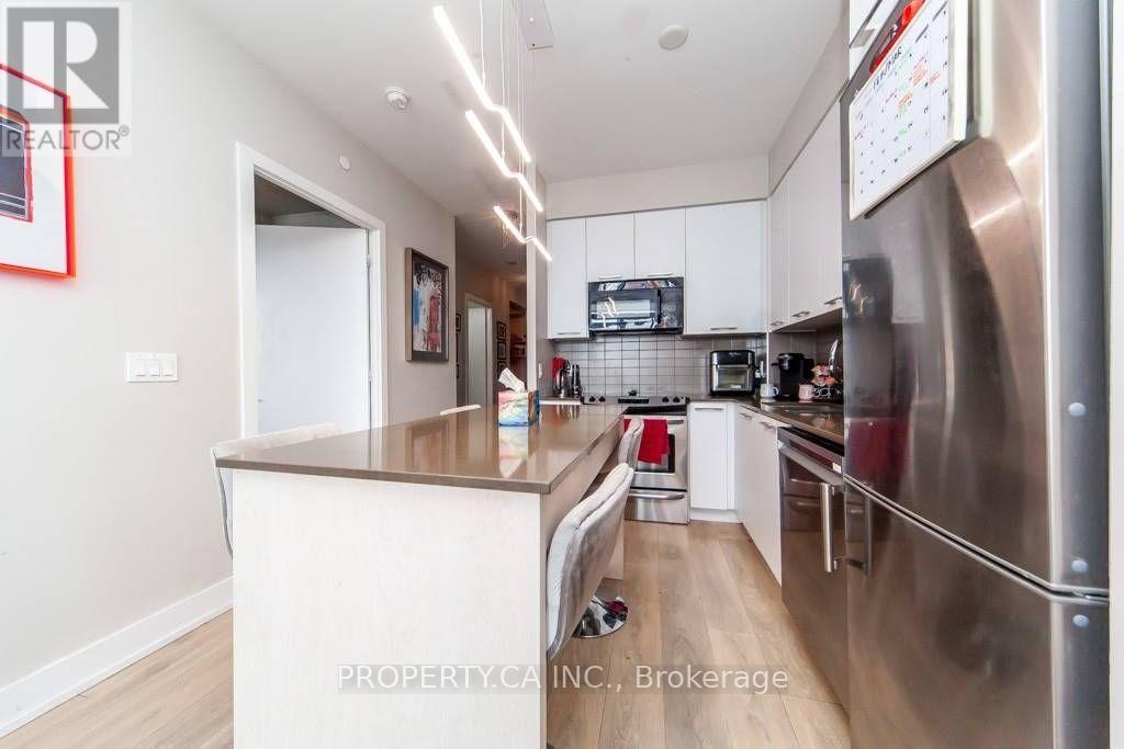 906 - 9471 Yonge Street, Richmond Hill (Observatory), Ontario  L4C 0Z5 - Photo 4 - N13875568