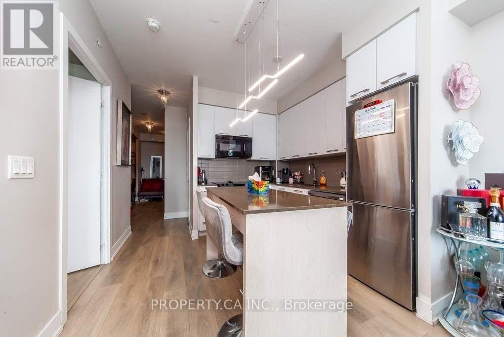 906 - 9471 Yonge Street, Richmond Hill (Observatory), Ontario  L4C 0Z5 - Photo 5 - N13875568