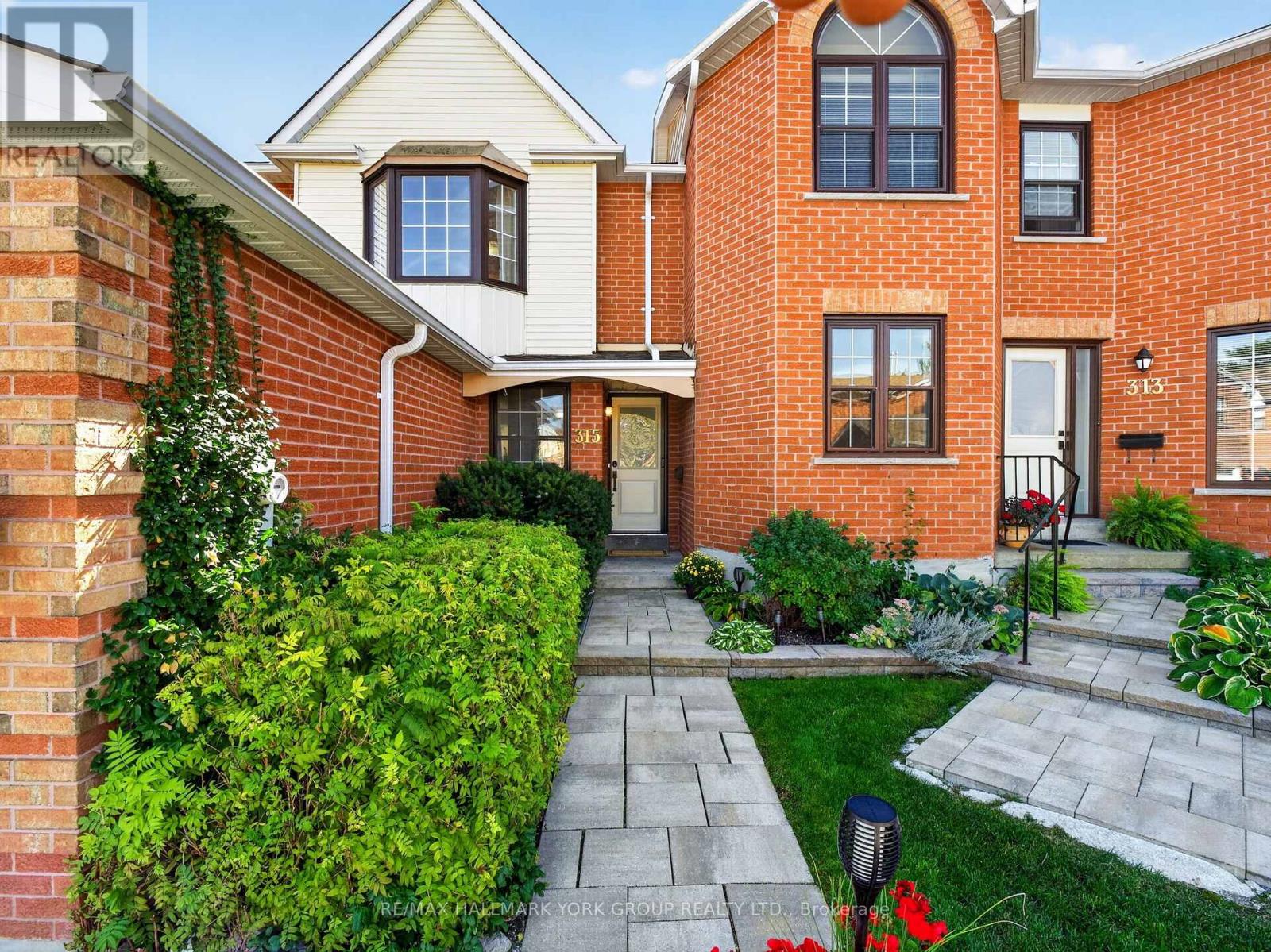 32 - 315 Wilkes Court, Aurora, Ontario  L4G 6G7 - Photo 1 - N13875582
