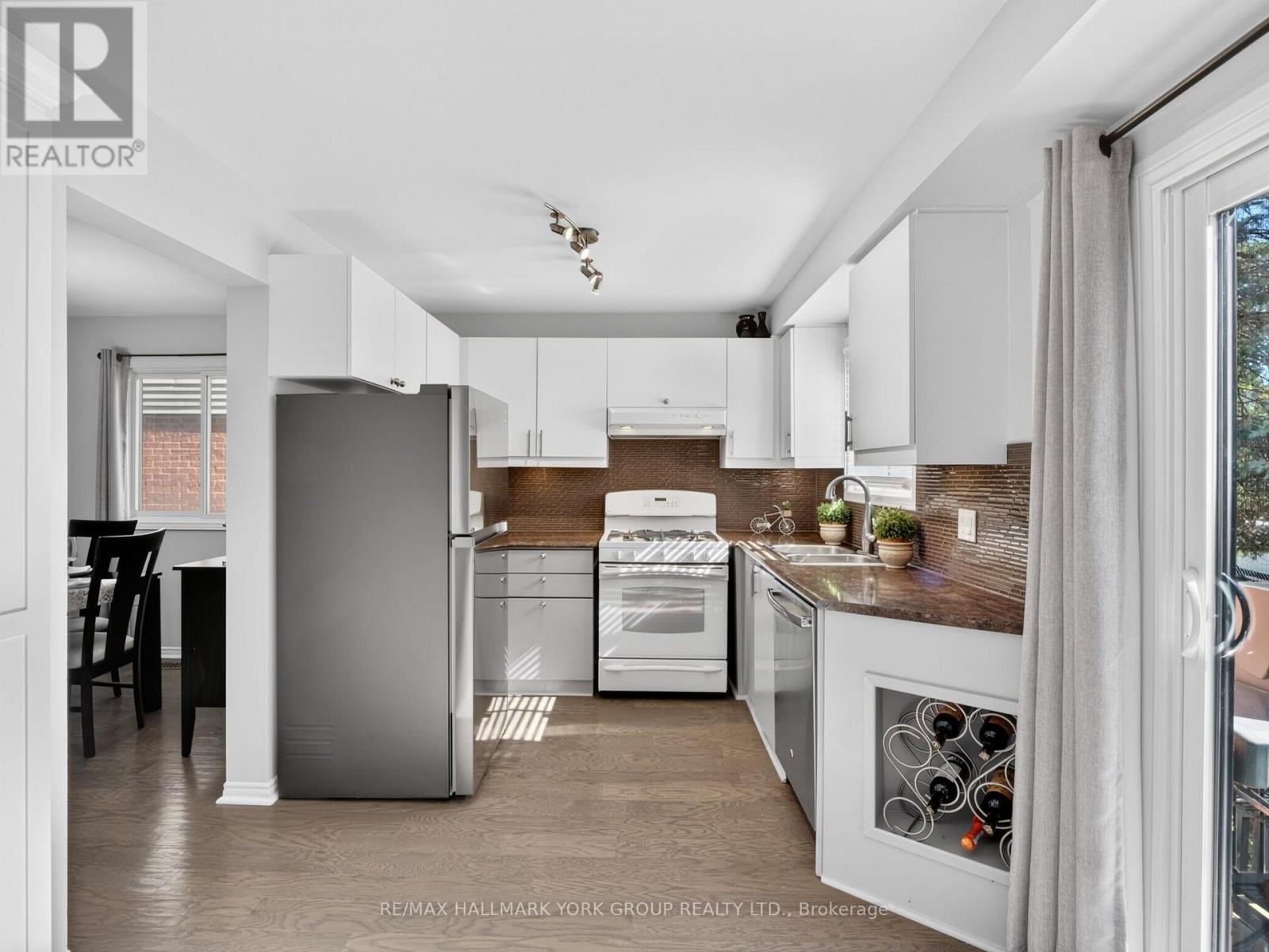 32 - 315 Wilkes Court, Aurora, Ontario  L4G 6G7 - Photo 11 - N13875582
