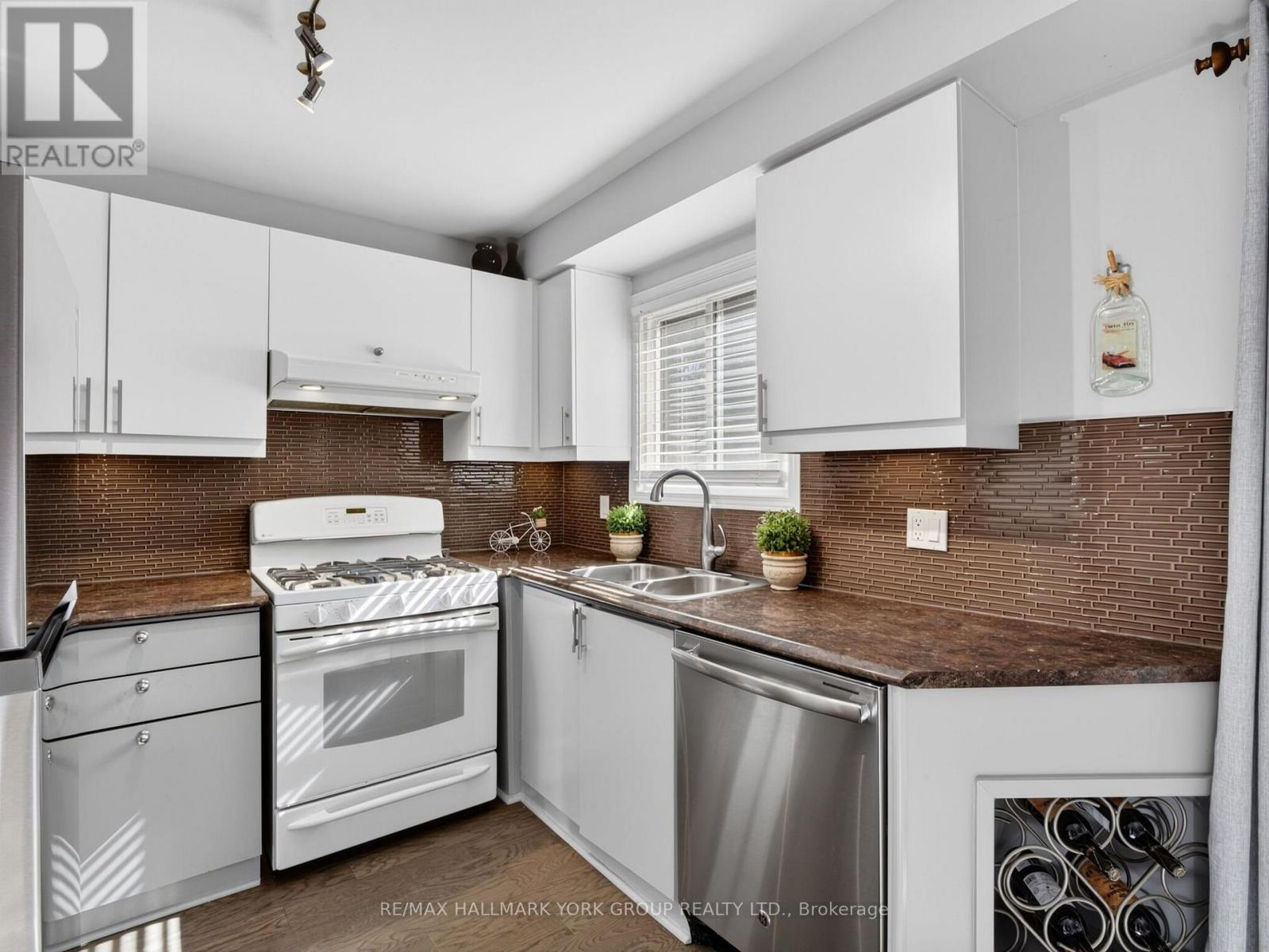 32 - 315 Wilkes Court, Aurora, Ontario  L4G 6G7 - Photo 12 - N13875582