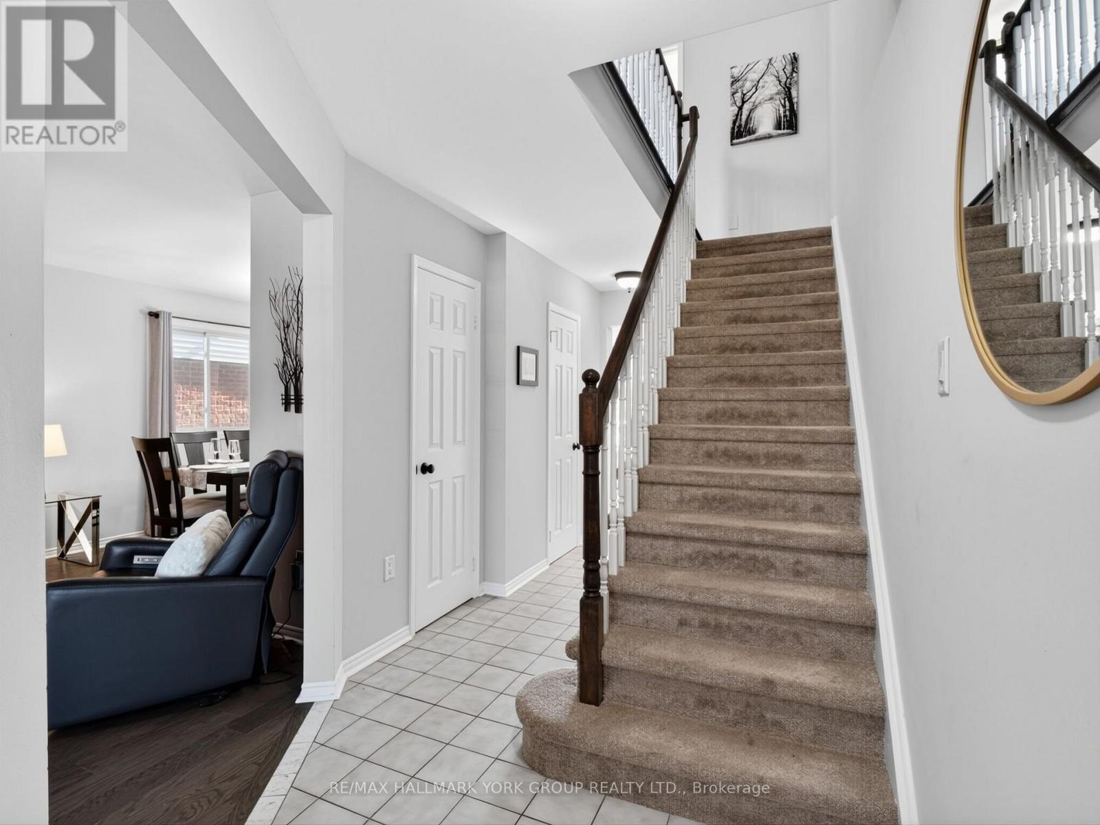 32 - 315 Wilkes Court, Aurora, Ontario  L4G 6G7 - Photo 5 - N13875582