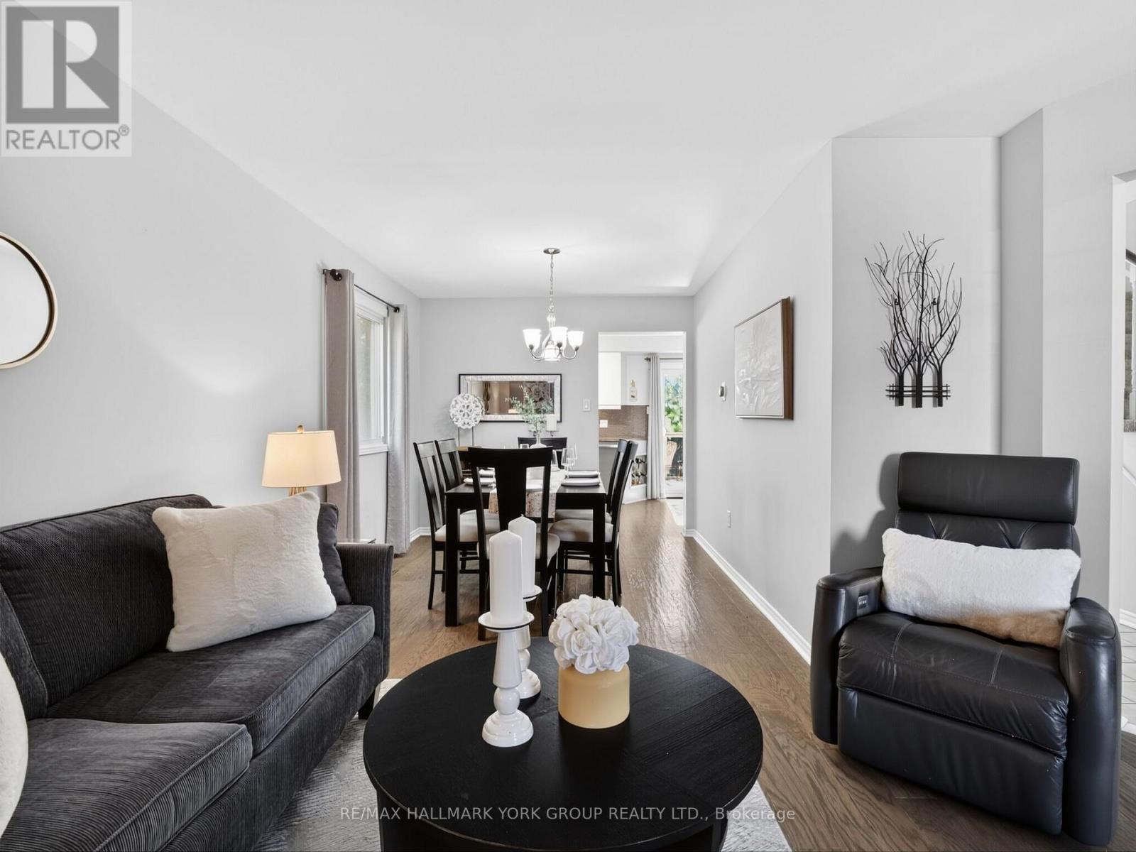 32 - 315 Wilkes Court, Aurora, Ontario  L4G 6G7 - Photo 8 - N13875582