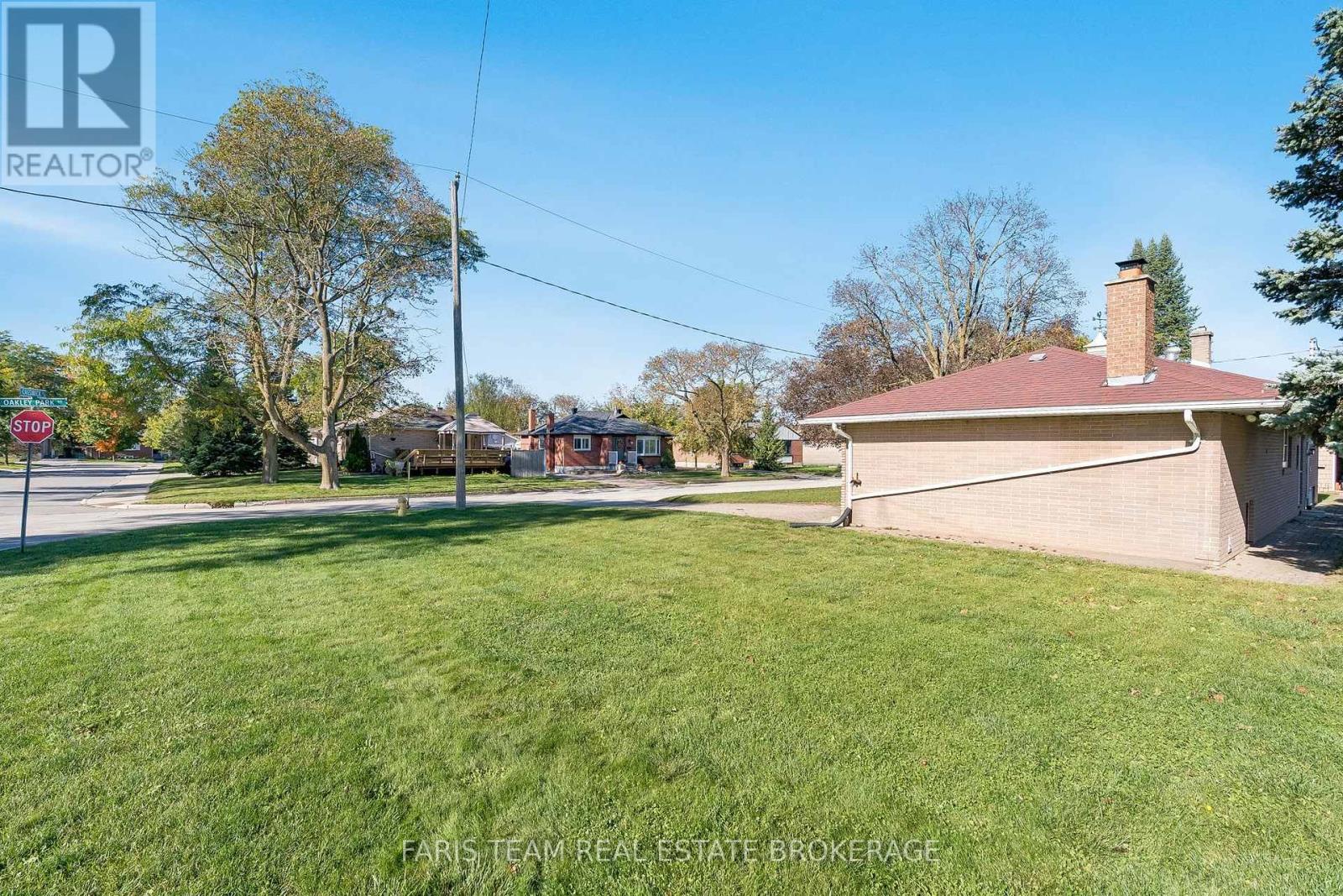 82 Oakley Park Square, Barrie, Ontario  L4M 2K1 - Photo 18 - S13875528