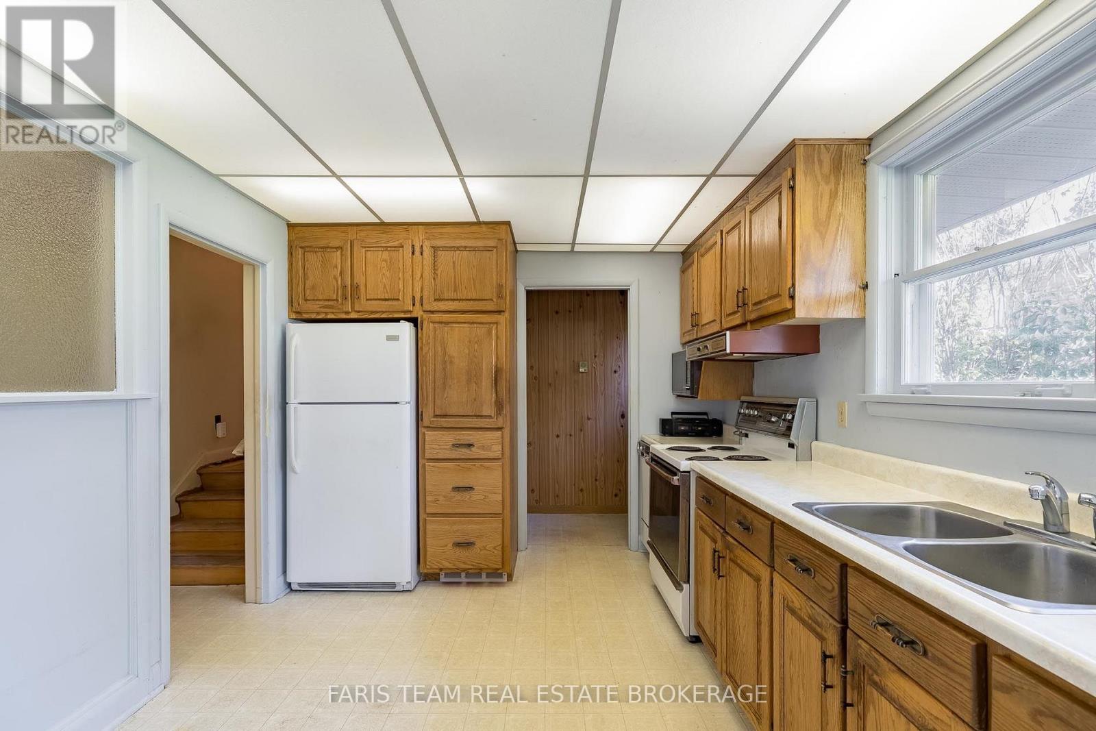 82 Oakley Park Square, Barrie, Ontario  L4M 2K1 - Photo 5 - S13875528