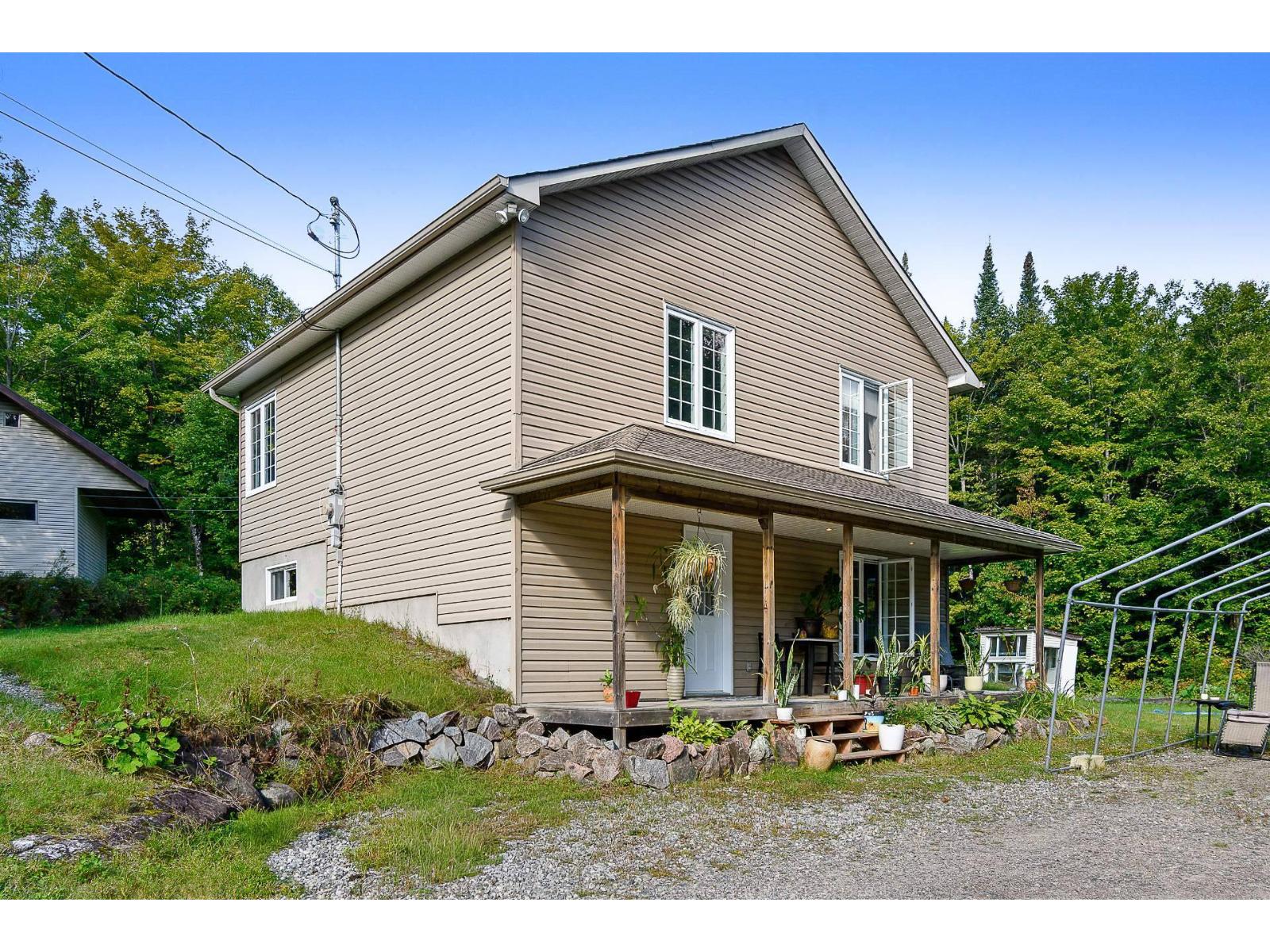 418 Ch. du Ruisseau Val-des-Monts Quebec Canada J8N1E7