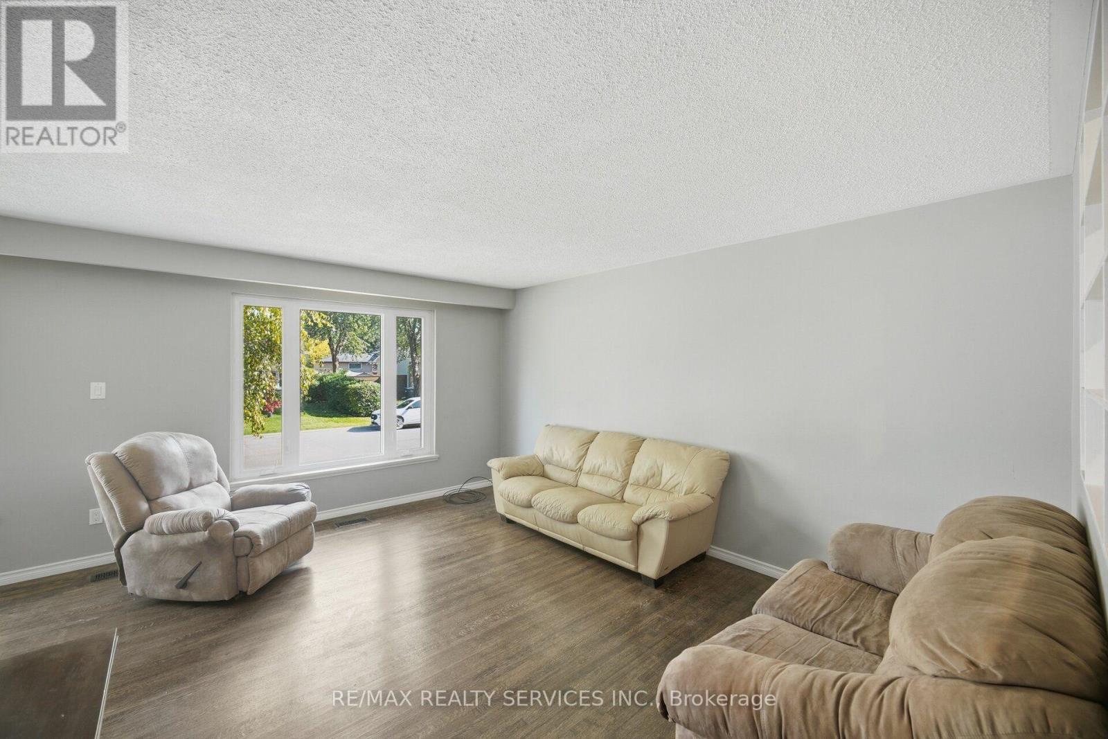 49 Ferndale Crescent, Brampton, Ontario  L6W 1G1 - Photo 10 - W13875498
