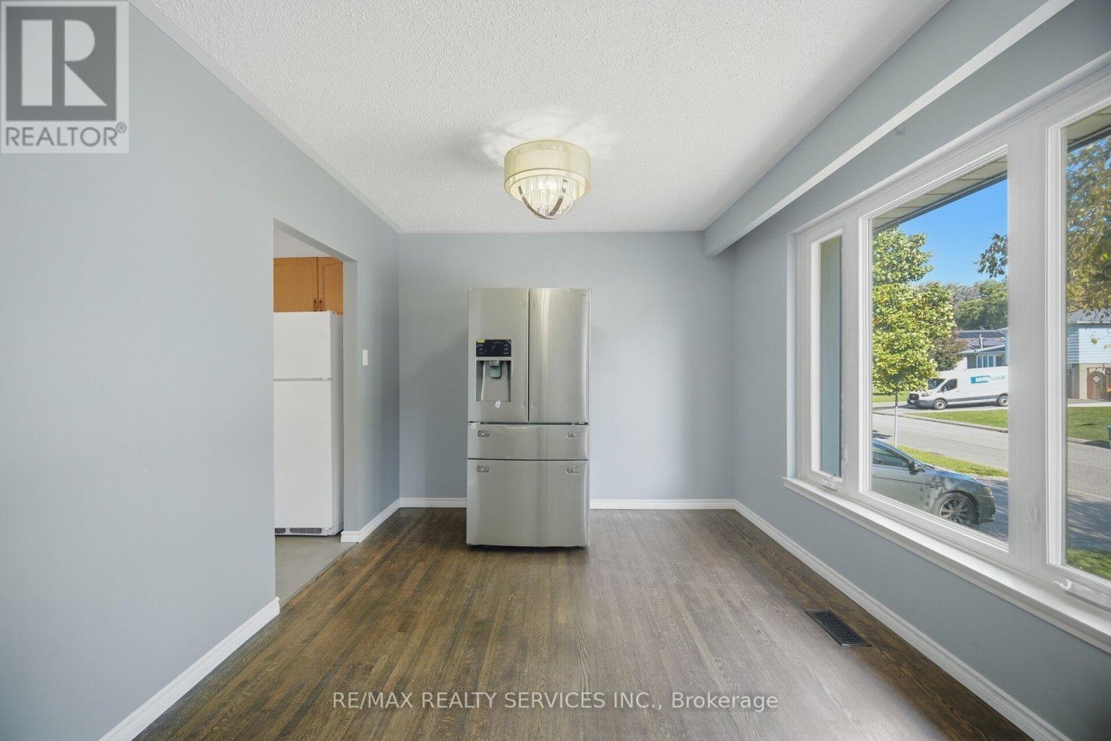 49 Ferndale Crescent, Brampton, Ontario  L6W 1G1 - Photo 12 - W13875498