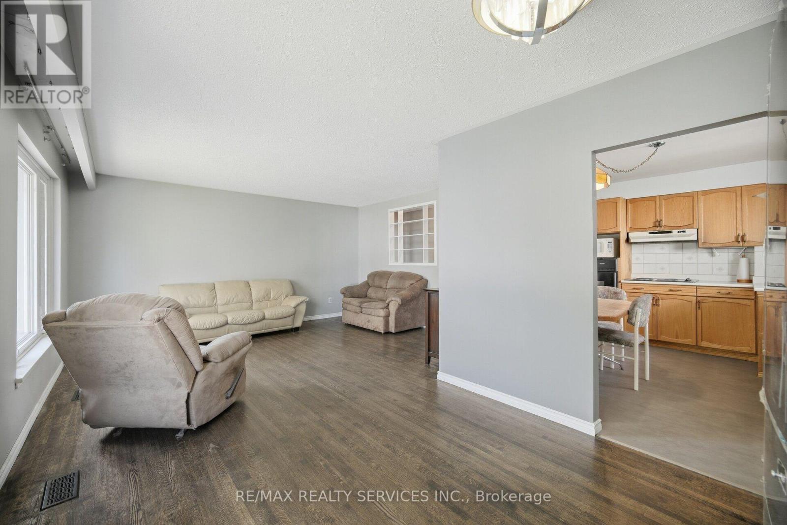 49 Ferndale Crescent, Brampton, Ontario  L6W 1G1 - Photo 13 - W13875498