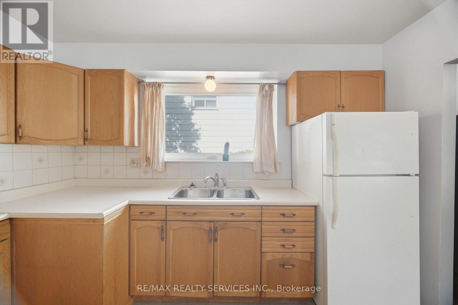49 Ferndale Crescent, Brampton, Ontario  L6W 1G1 - Photo 16 - W13875498