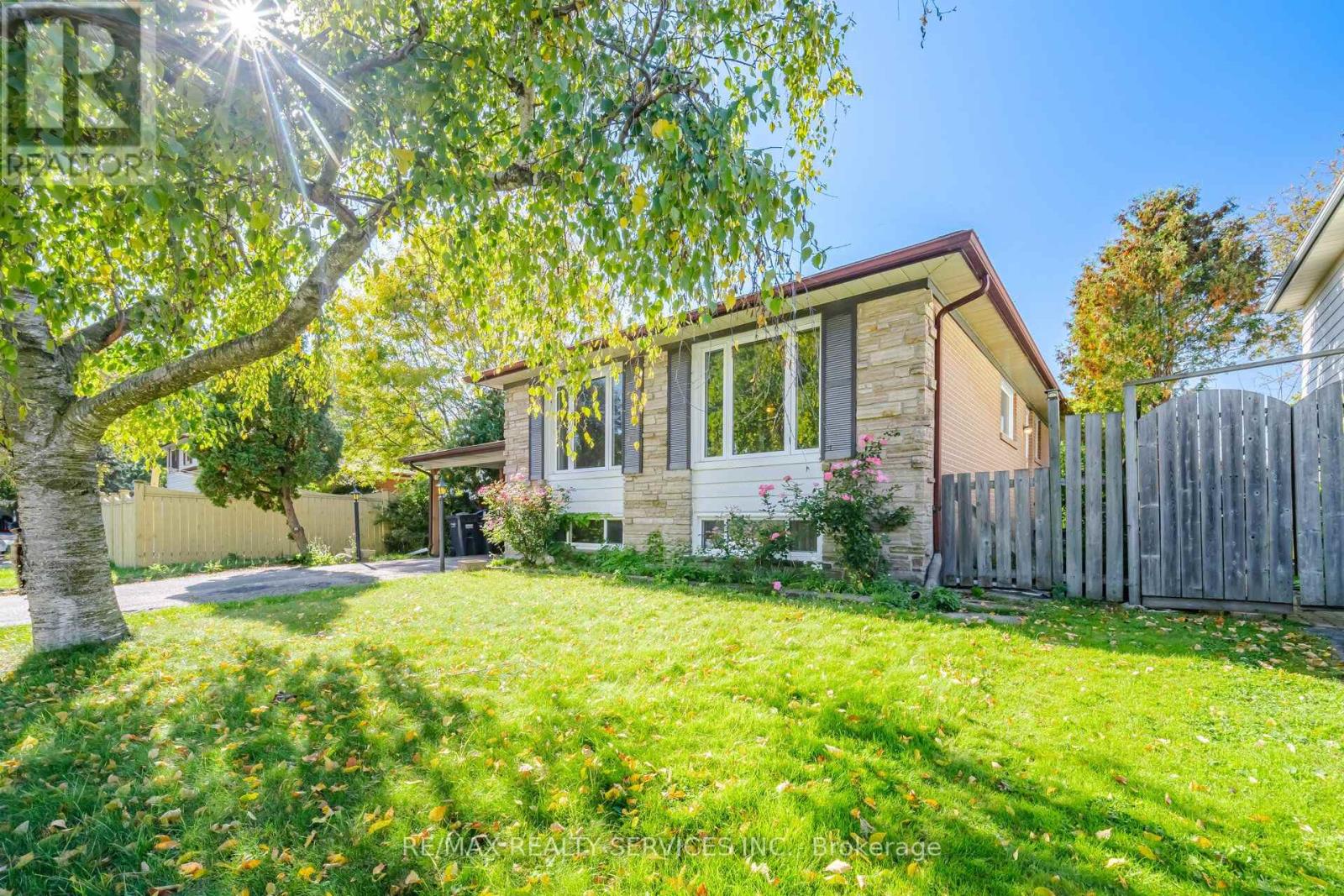 49 Ferndale Crescent, Brampton, Ontario  L6W 1G1 - Photo 5 - W13875498