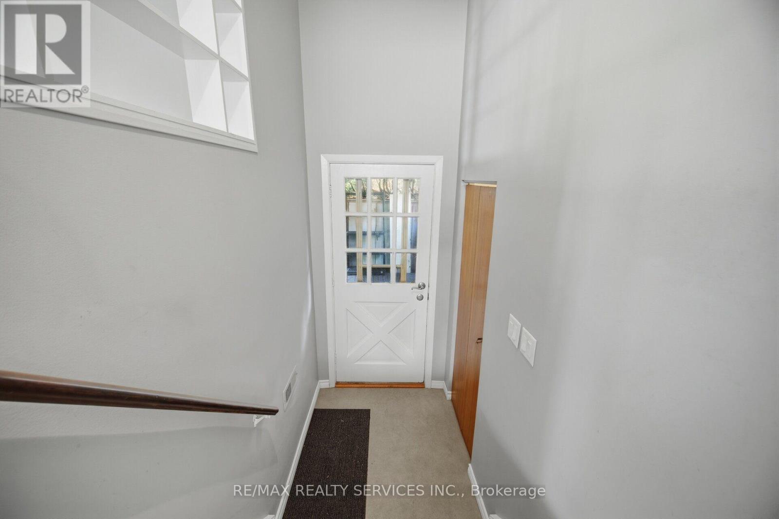 49 Ferndale Crescent, Brampton, Ontario  L6W 1G1 - Photo 8 - W13875498