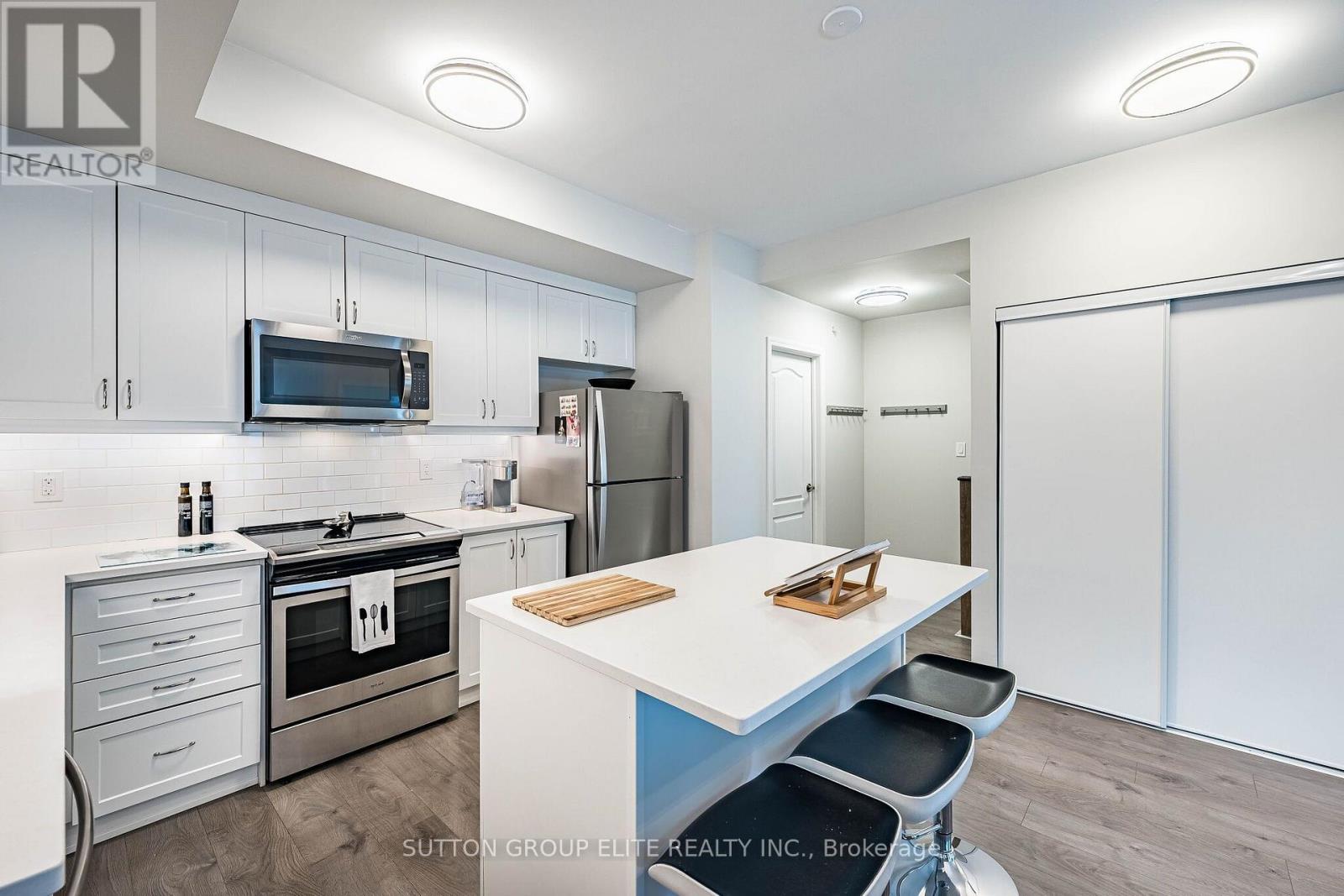 245 - 19 Applewood Lane, Toronto, Ontario  M9C 0C1 - Photo 4 - W13875518
