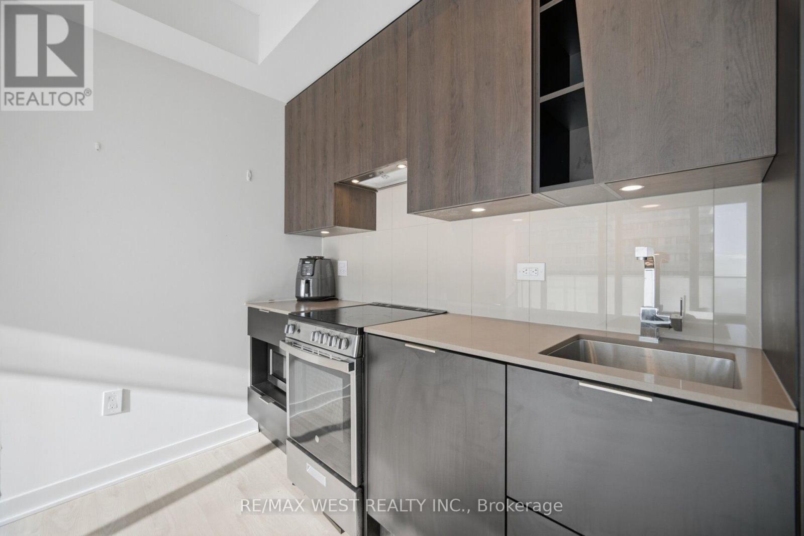 5104 - 3900 Confederation Parkway, Mississauga, Ontario  L5B 0M3 - Photo 11 - W13875634