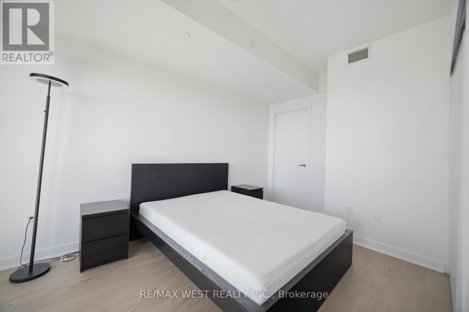 5104 - 3900 Confederation Parkway, Mississauga, Ontario  L5B 0M3 - Photo 19 - W13875634