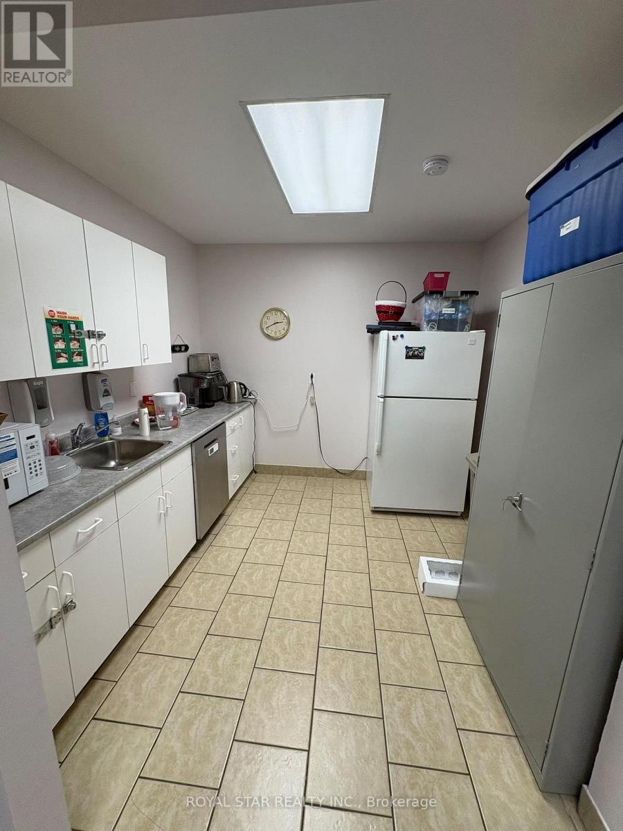 6 - 239 Queen Street E, Brampton, Ontario  L6W 2B6 - Photo 2 - W13875666
