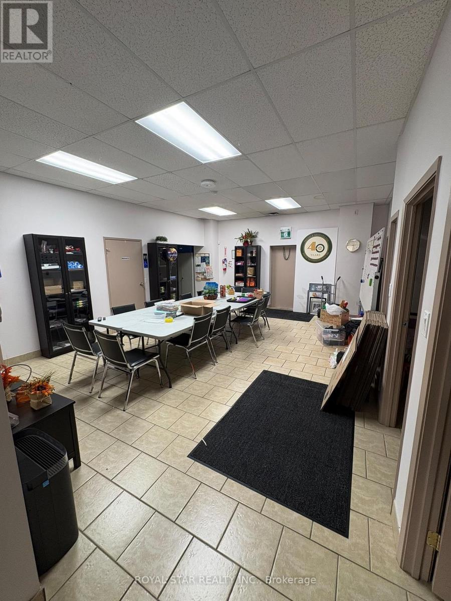 6 - 239 Queen Street E, Brampton, Ontario  L6W 2B6 - Photo 5 - W13875666