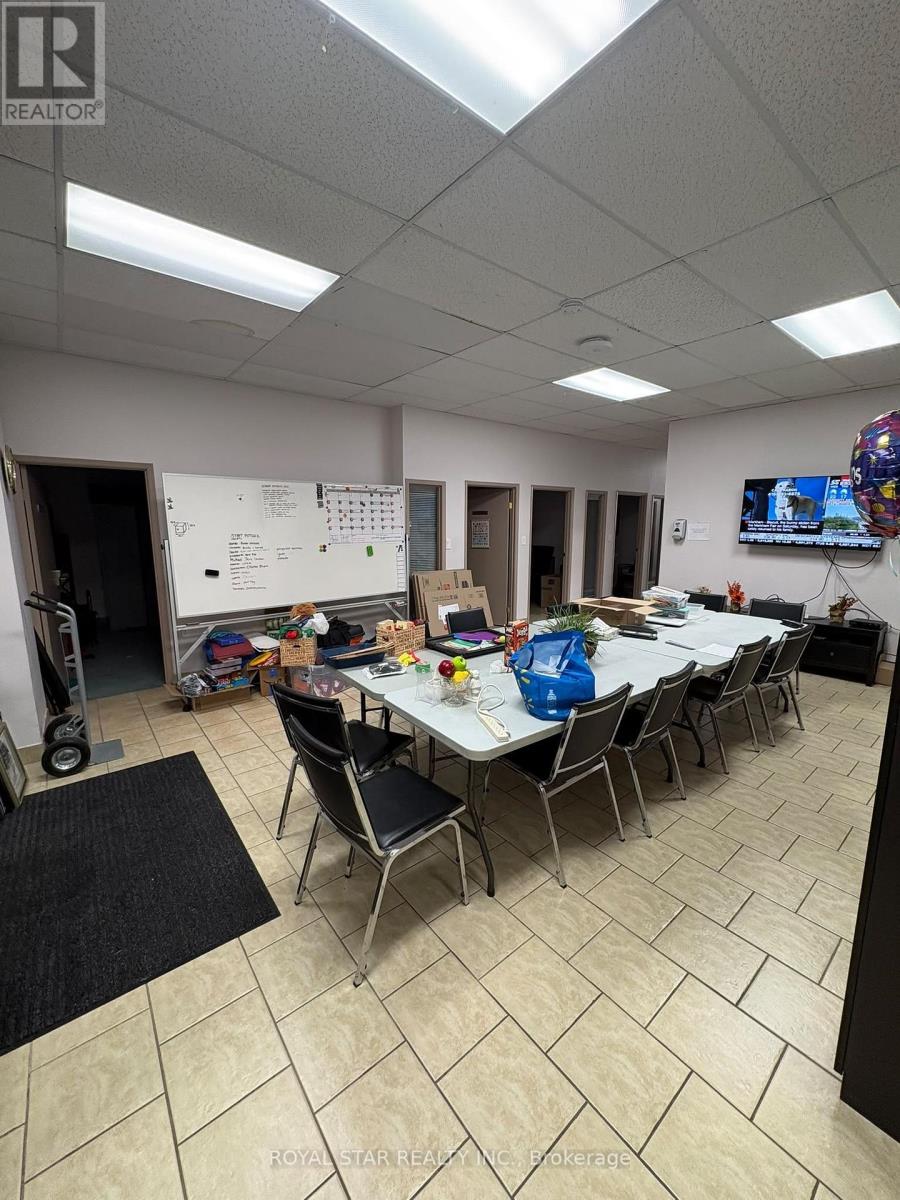 6 - 239 Queen Street E, Brampton, Ontario  L6W 2B6 - Photo 6 - W13875666