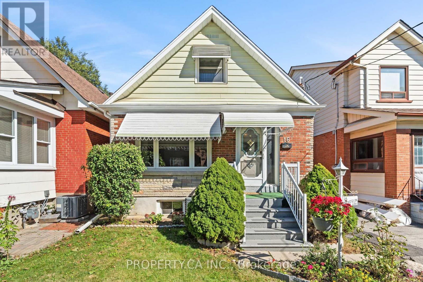 16 Warren Crescent, Toronto, Ontario  M6S 4S2 - Photo 1 - W13875690