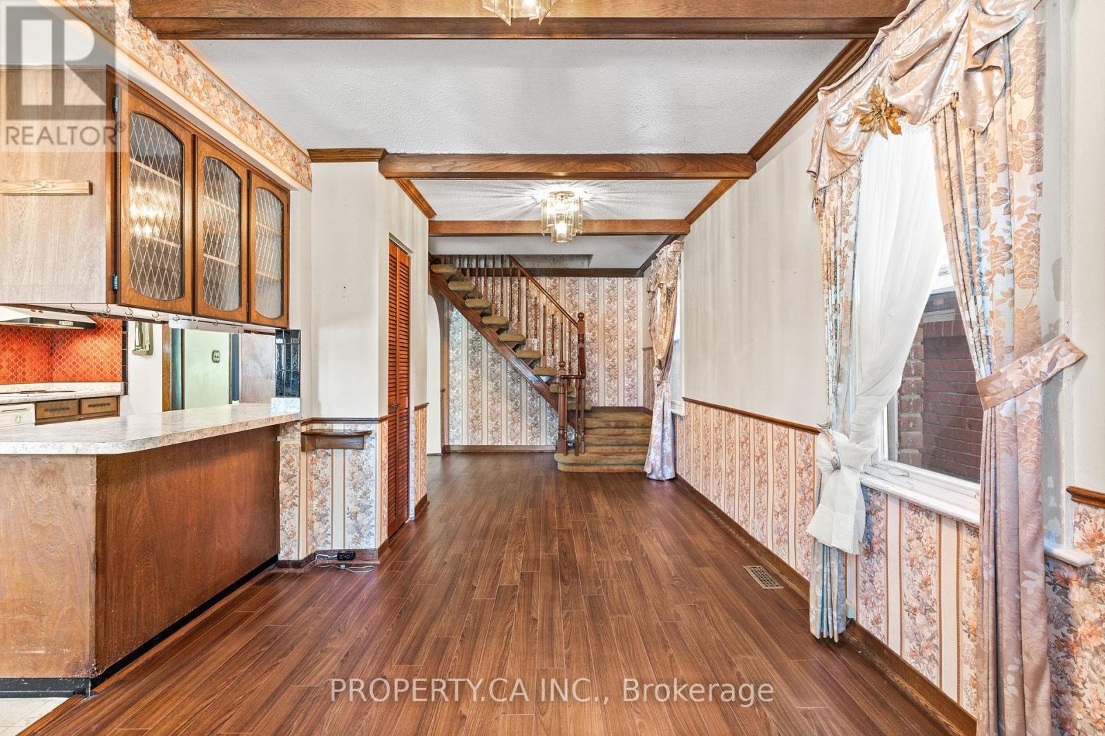 16 Warren Crescent, Toronto, Ontario  M6S 4S2 - Photo 13 - W13875690