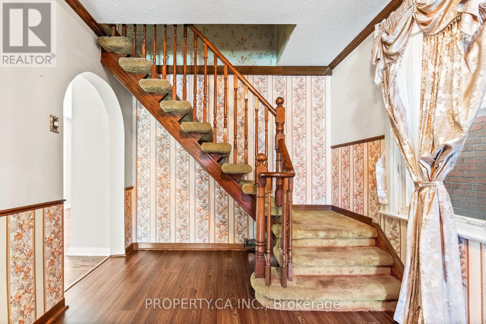 16 Warren Crescent, Toronto, Ontario  M6S 4S2 - Photo 15 - W13875690