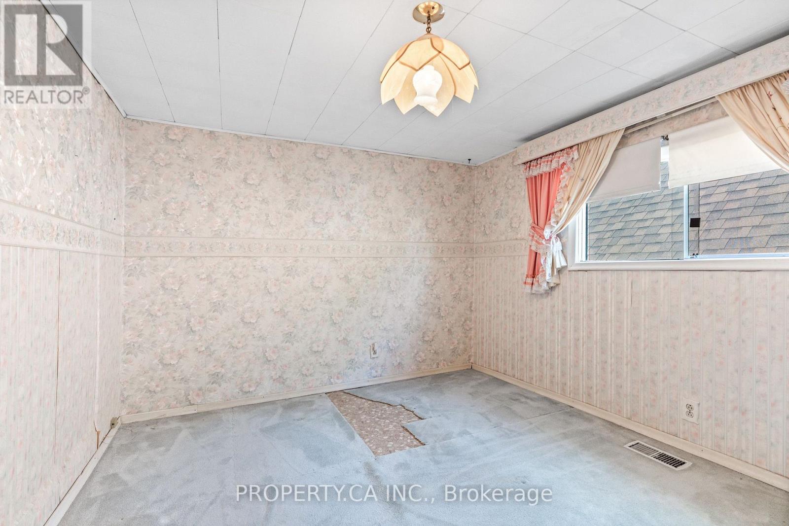 16 Warren Crescent, Toronto, Ontario  M6S 4S2 - Photo 20 - W13875690