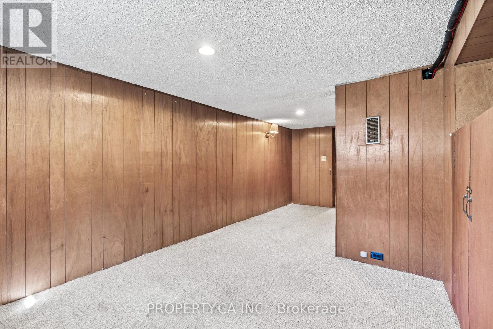 16 Warren Crescent, Toronto, Ontario  M6S 4S2 - Photo 25 - W13875690