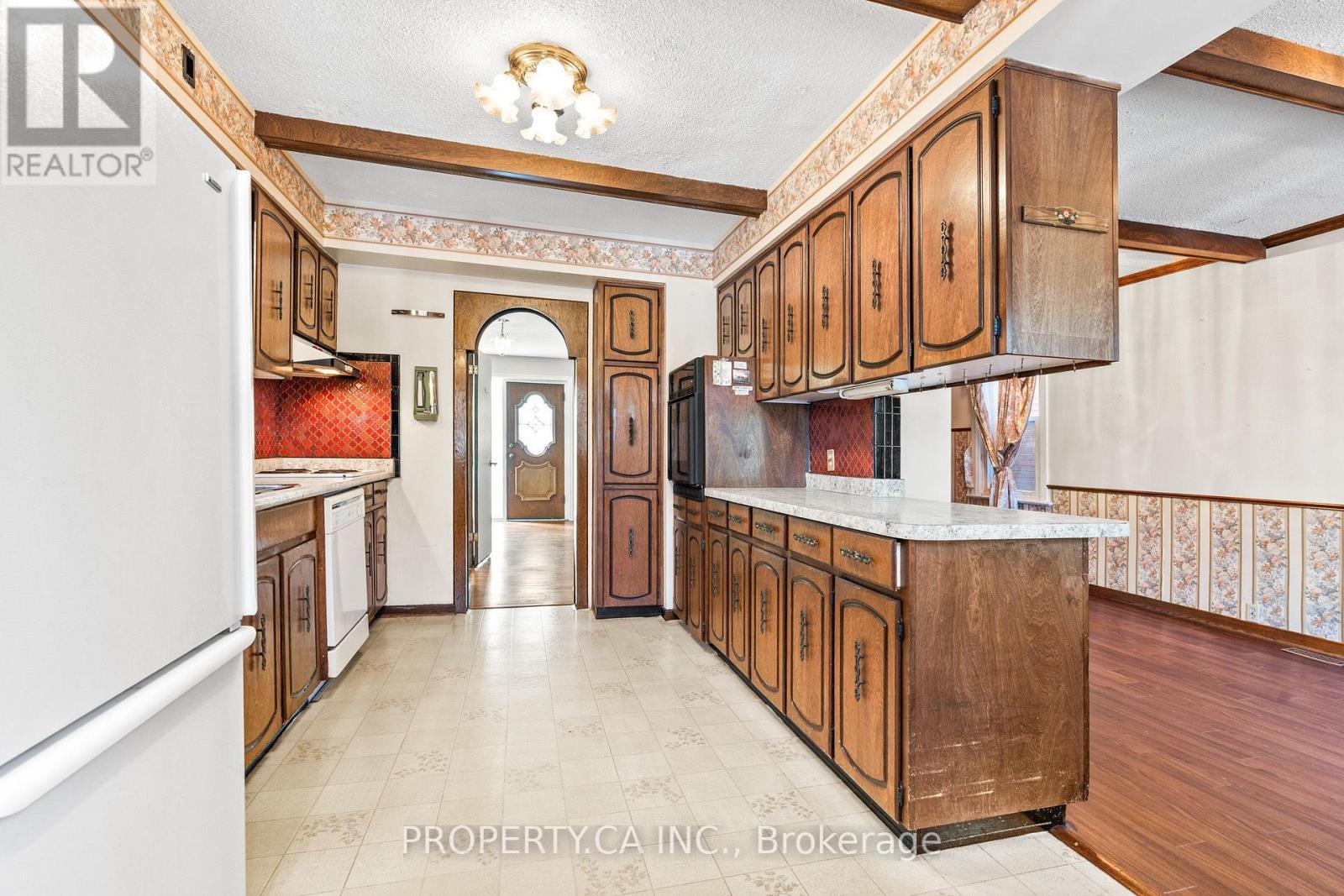 16 Warren Crescent, Toronto, Ontario  M6S 4S2 - Photo 9 - W13875690