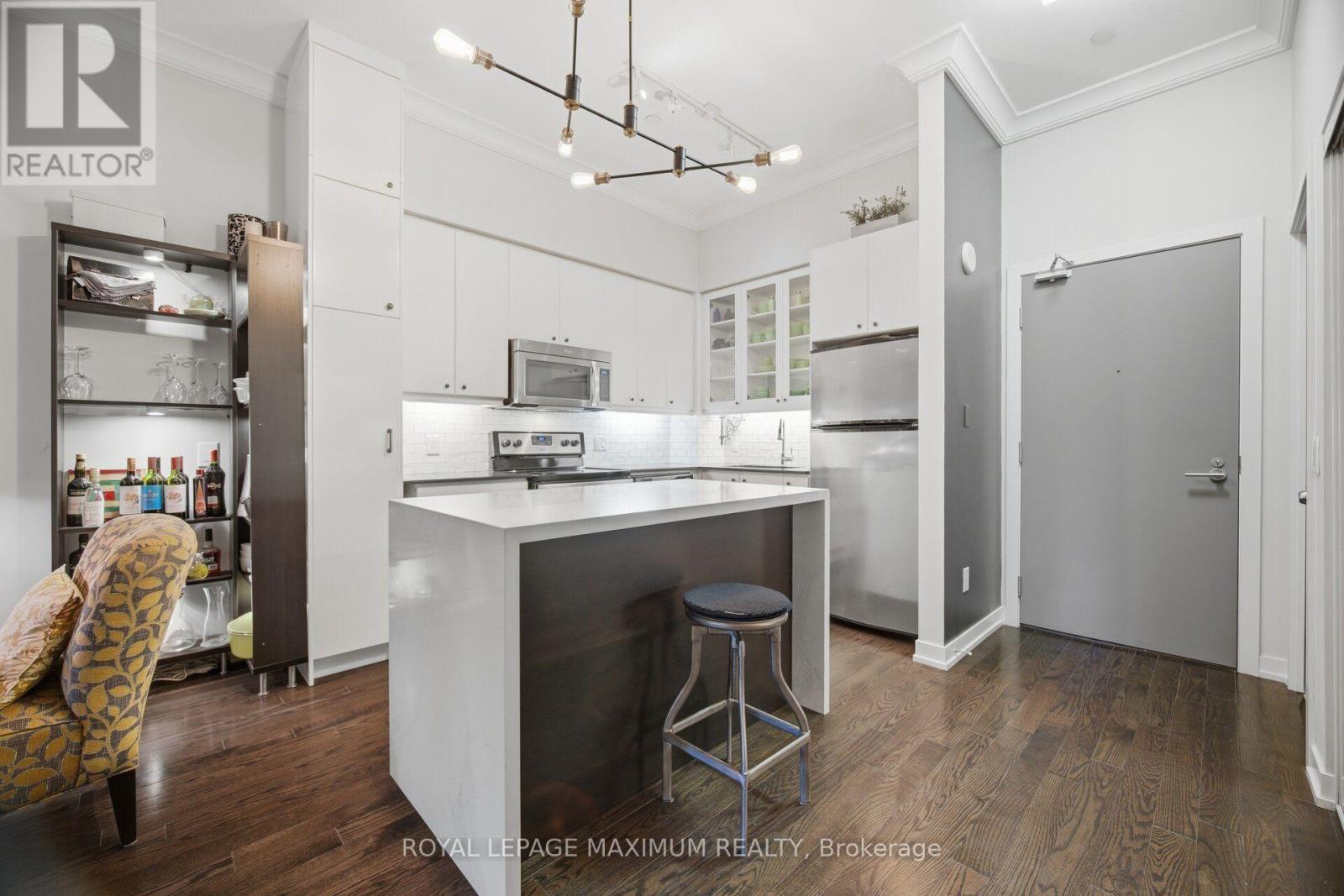 104 - 8 Fieldway Road, Toronto, Ontario  M8Z 0C3 - Photo 1 - W13875758
