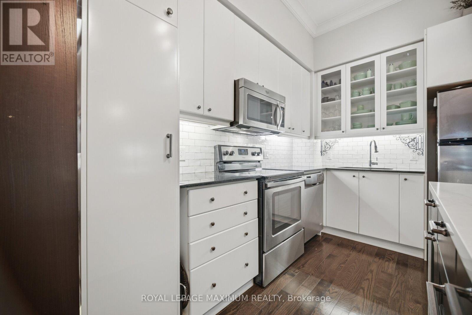 104 - 8 Fieldway Road, Toronto, Ontario  M8Z 0C3 - Photo 4 - W13875758