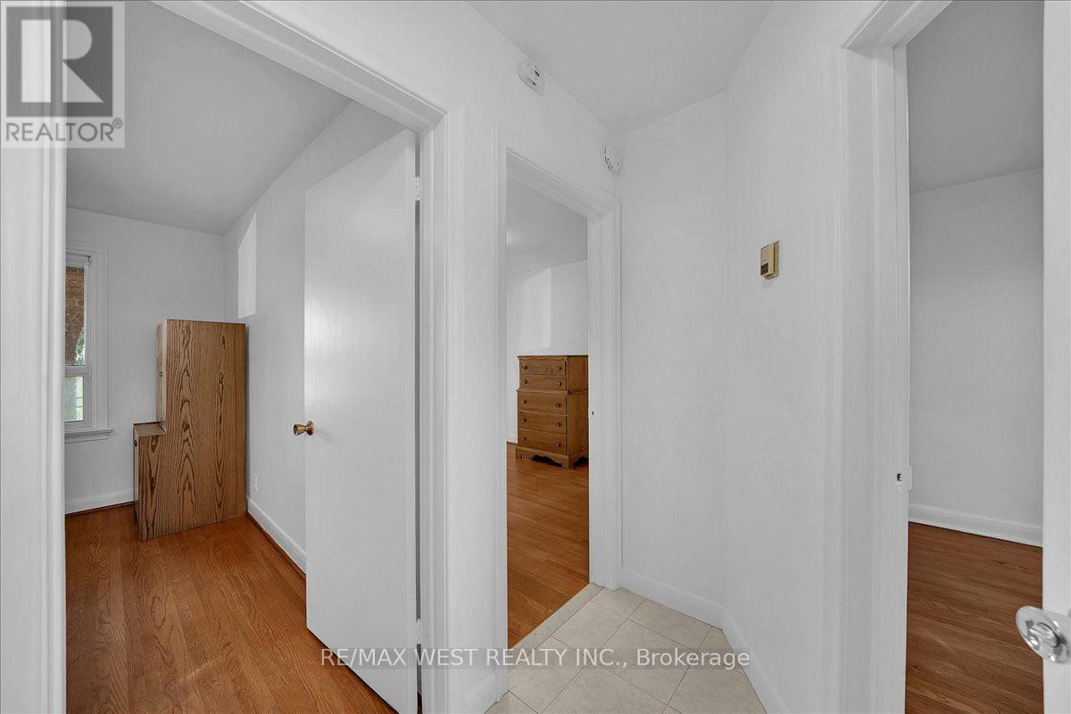 198 Rustic Road, Toronto, Ontario  M6L 1W4 - Photo 17 - W13875774