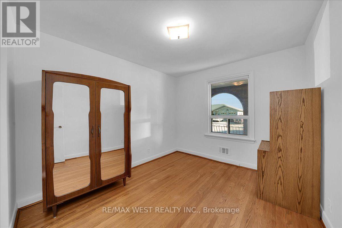198 Rustic Road, Toronto, Ontario  M6L 1W4 - Photo 19 - W13875774