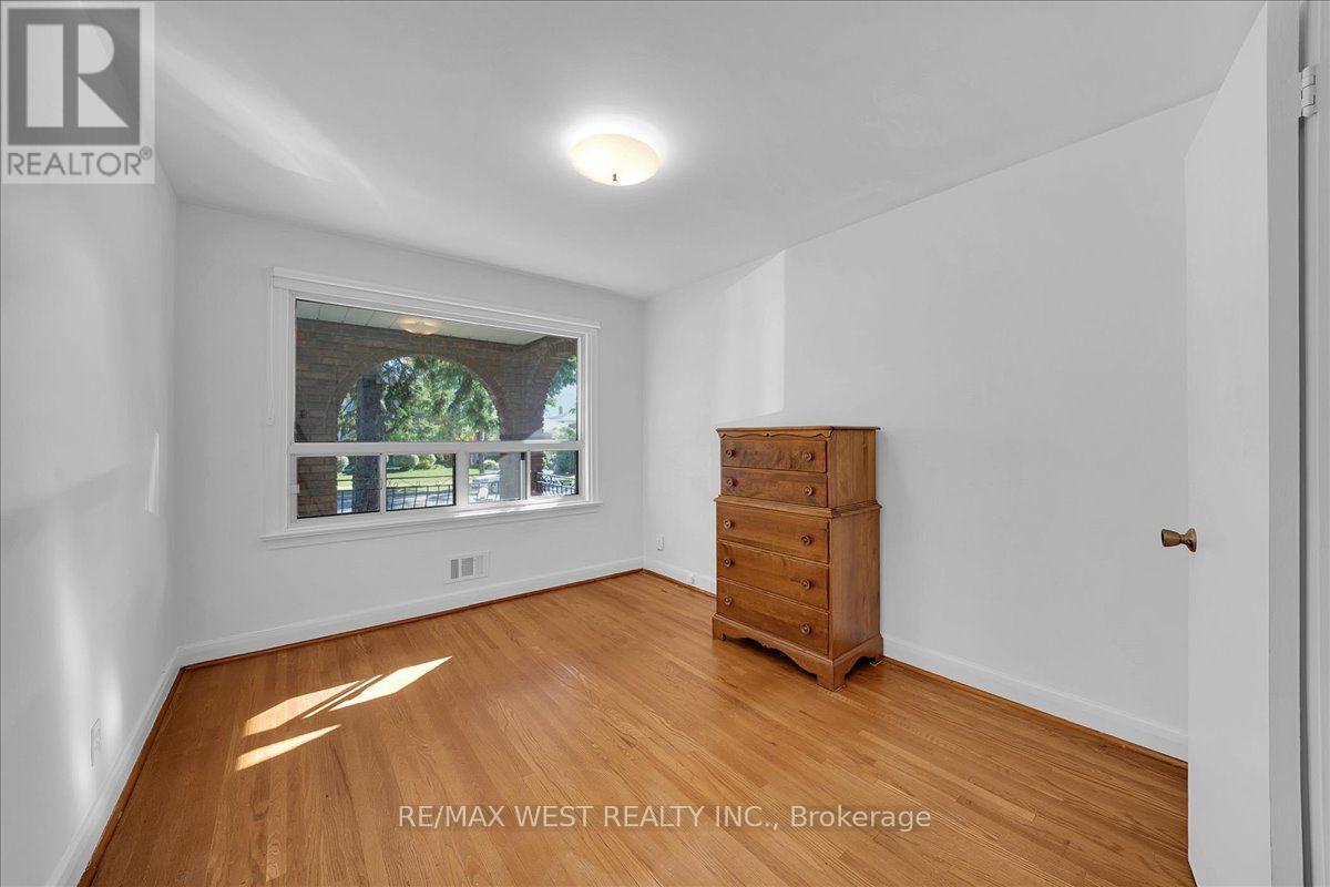 198 Rustic Road, Toronto, Ontario  M6L 1W4 - Photo 20 - W13875774