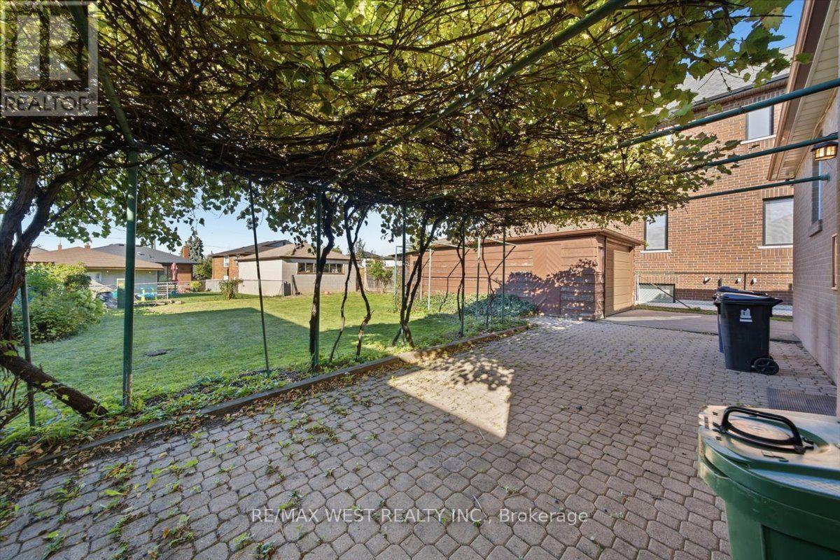 198 Rustic Road, Toronto, Ontario  M6L 1W4 - Photo 34 - W13875774