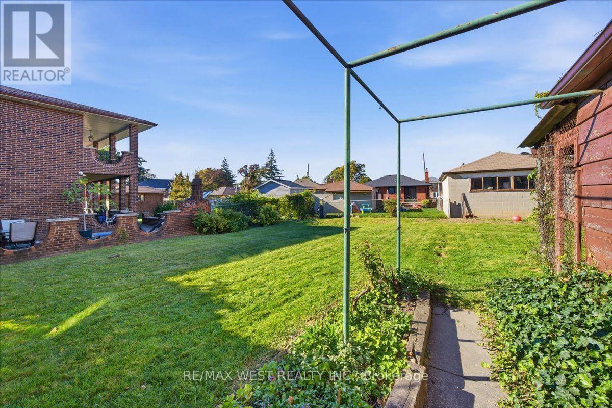 198 Rustic Road, Toronto, Ontario  M6L 1W4 - Photo 35 - W13875774
