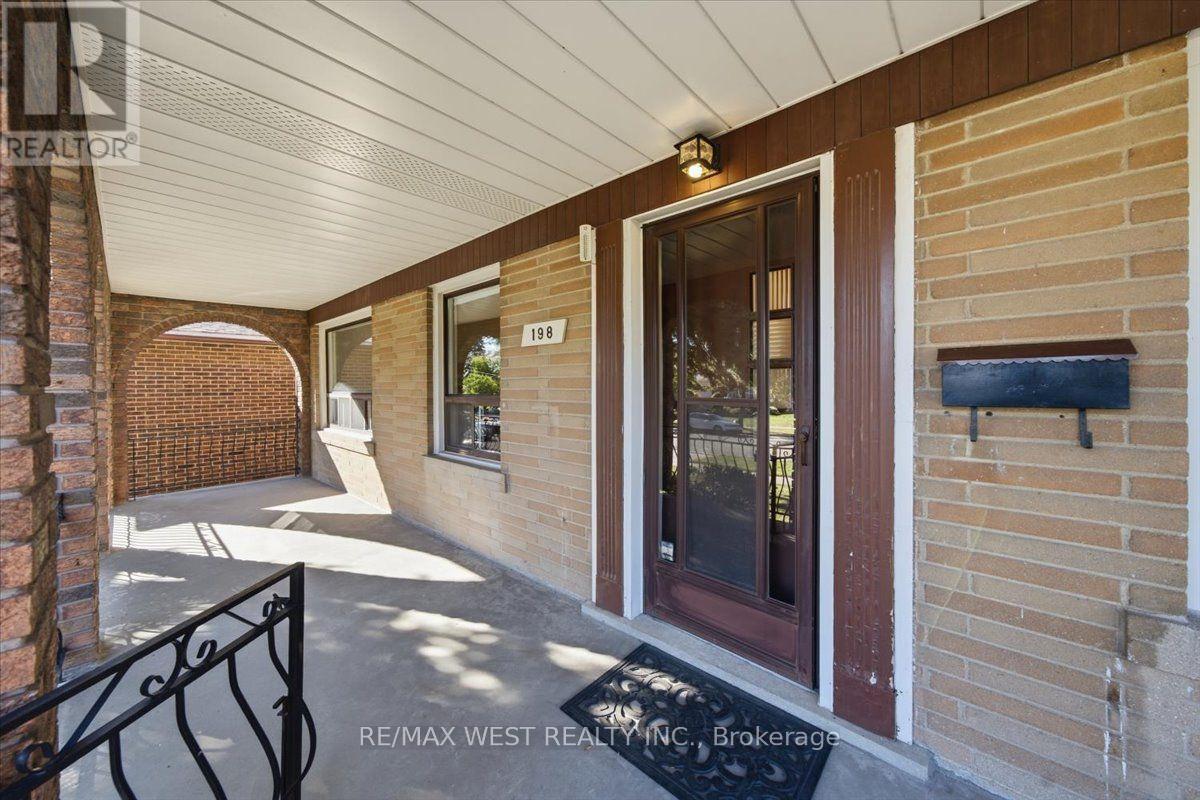198 Rustic Road, Toronto, Ontario  M6L 1W4 - Photo 6 - W13875774