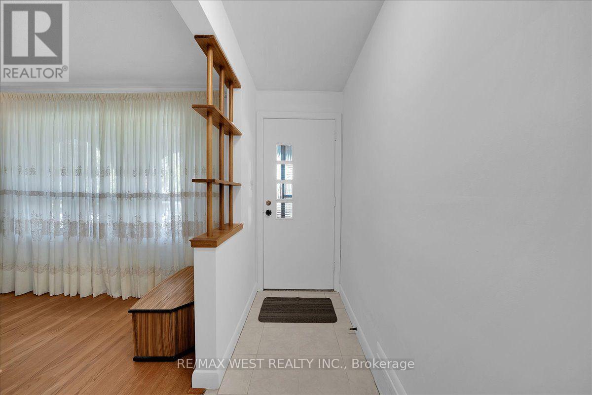 198 Rustic Road, Toronto, Ontario  M6L 1W4 - Photo 7 - W13875774