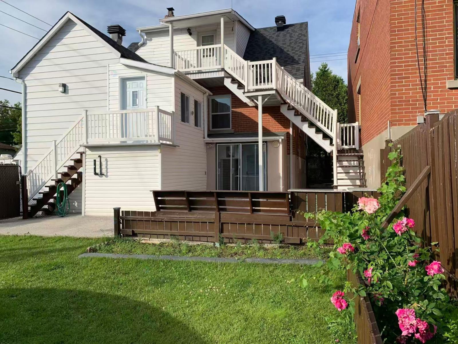 536 Rue St-Luc Laval (Laval-des-Rapides) Quebec Canada H7N4Y3 2