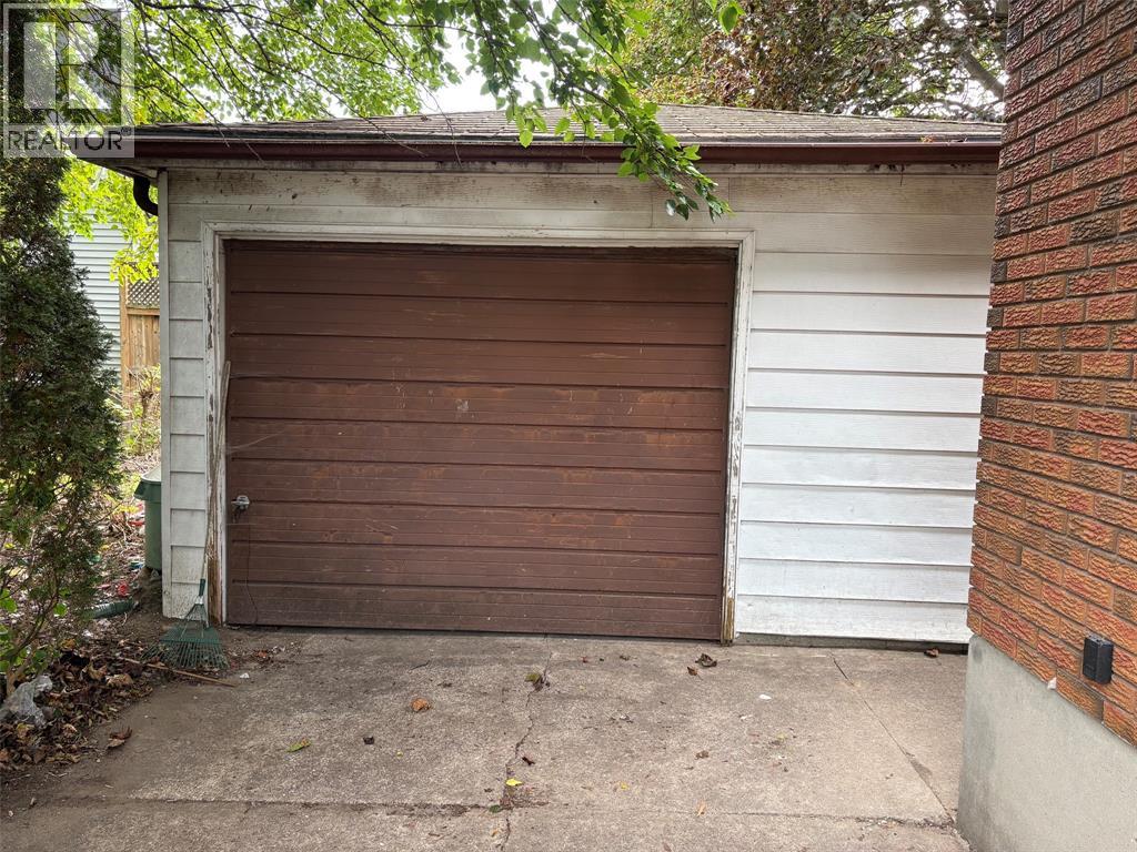 545 MAXWELL STREET Sarnia Ontario Canada N7T5E8 2
