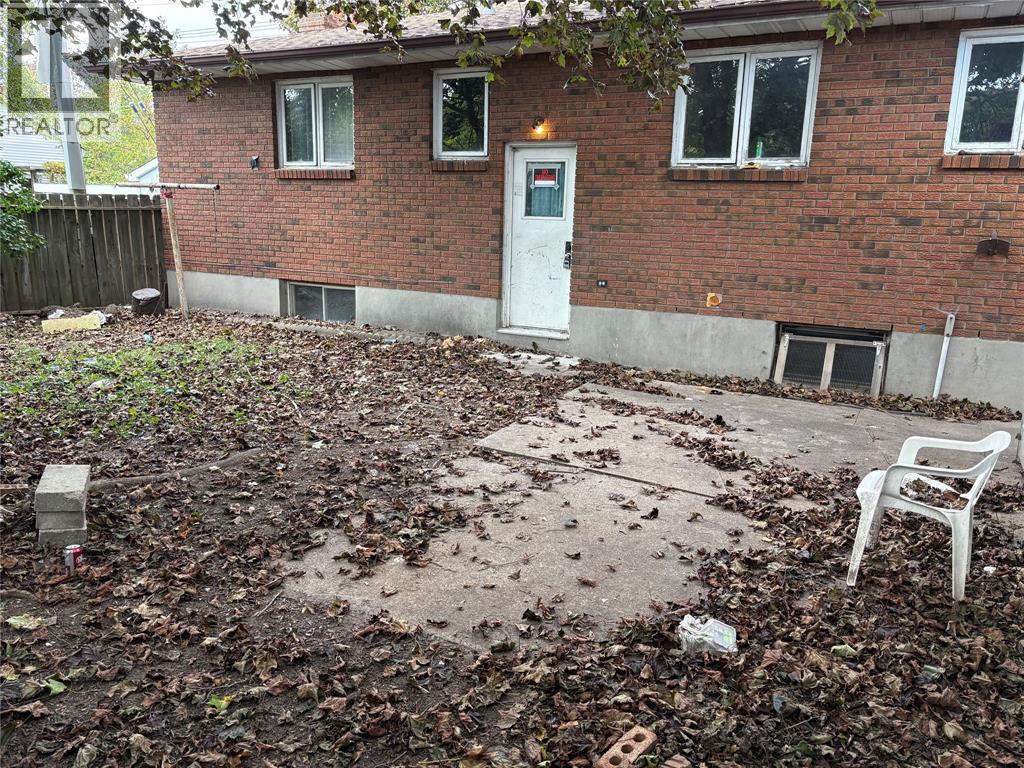545 MAXWELL STREET Sarnia Ontario Canada N7T5E8 3