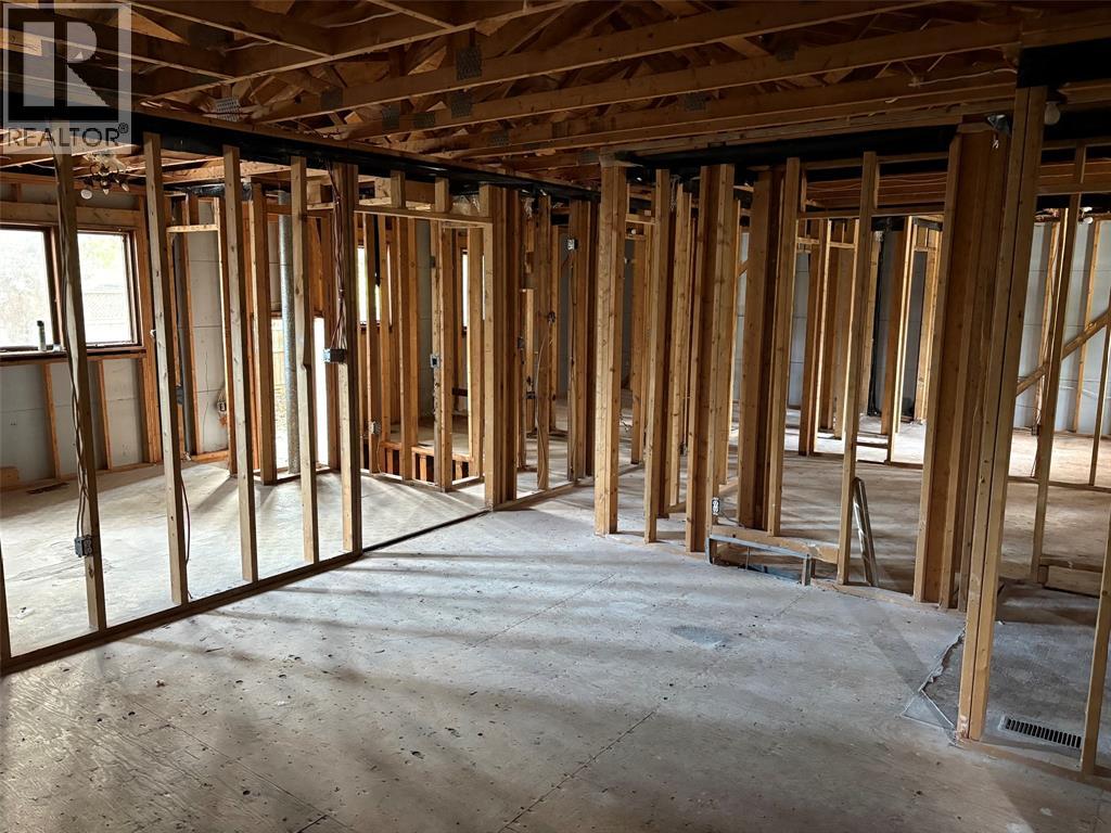 545 MAXWELL STREET Sarnia Ontario Canada N7T5E8 5