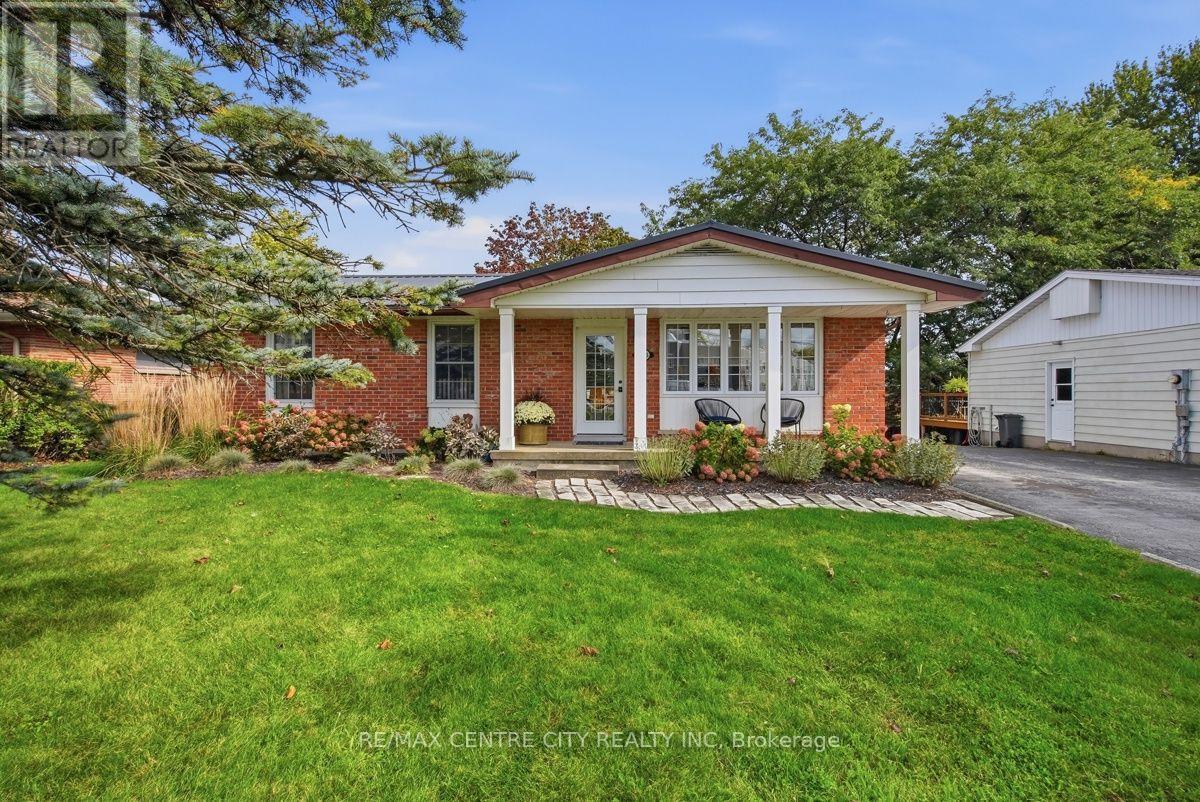 4564 East Road E, Central Elgin, Ontario  N5L 1A7 - Photo 1 - X13875846