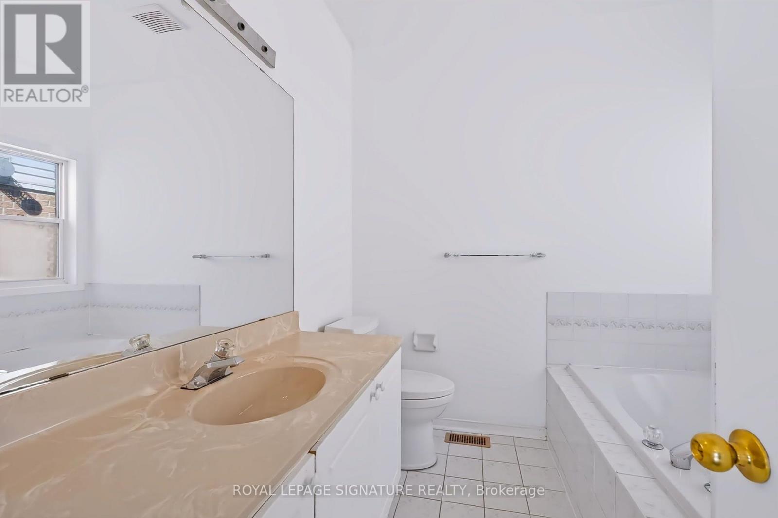 63 Woodroof Crescent, Aurora, Ontario  L4G 7H4 - Photo 33 - N13873224