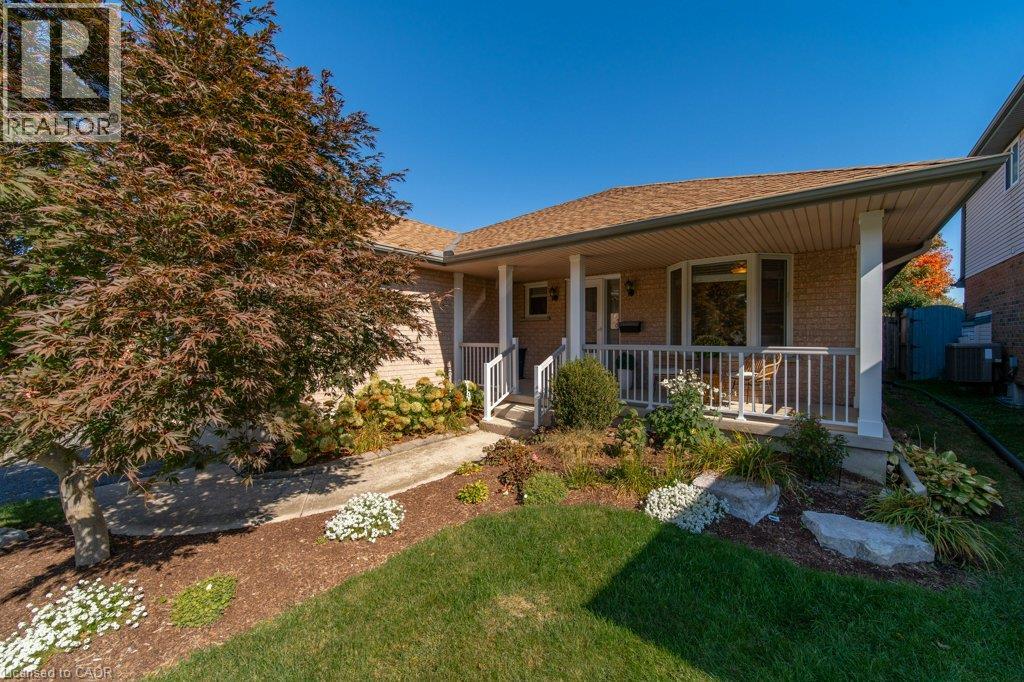 587 SANDBANKS Crescent, Waterloo, Ontario