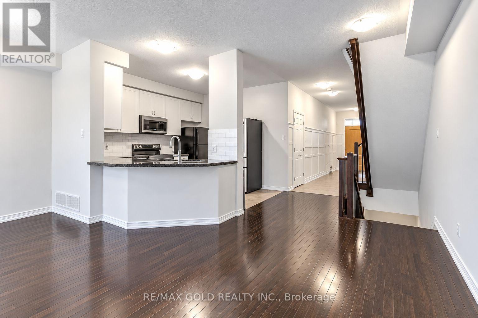 78 Honeyview Trail, Brampton, Ontario  L6P 4A4 - Photo 3 - W13865746
