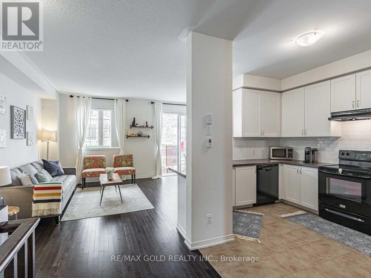78 Honeyview Trail, Brampton, Ontario  L6P 4A4 - Photo 4 - W13865746